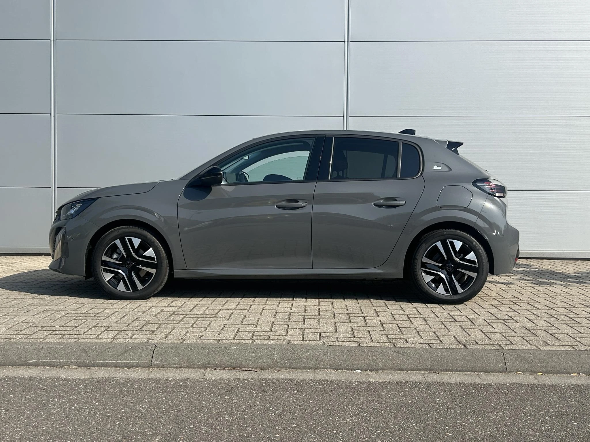 Peugeot E-208 – autofoto 5