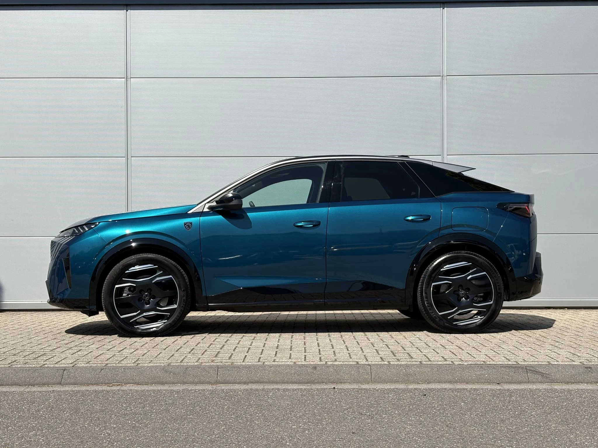 Peugeot e-3008 – autofoto 5