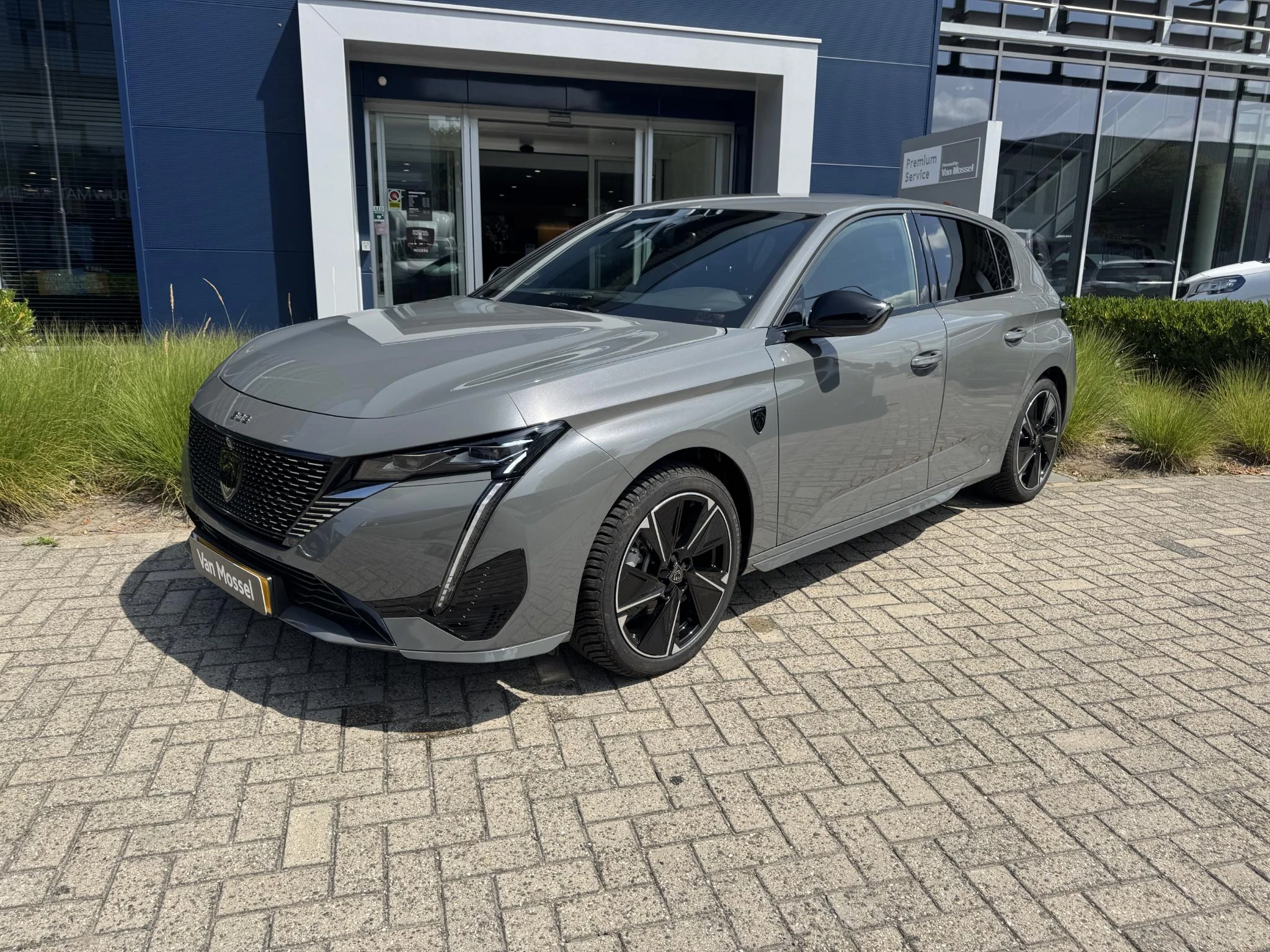 Peugeot e-308 – autofoto 3