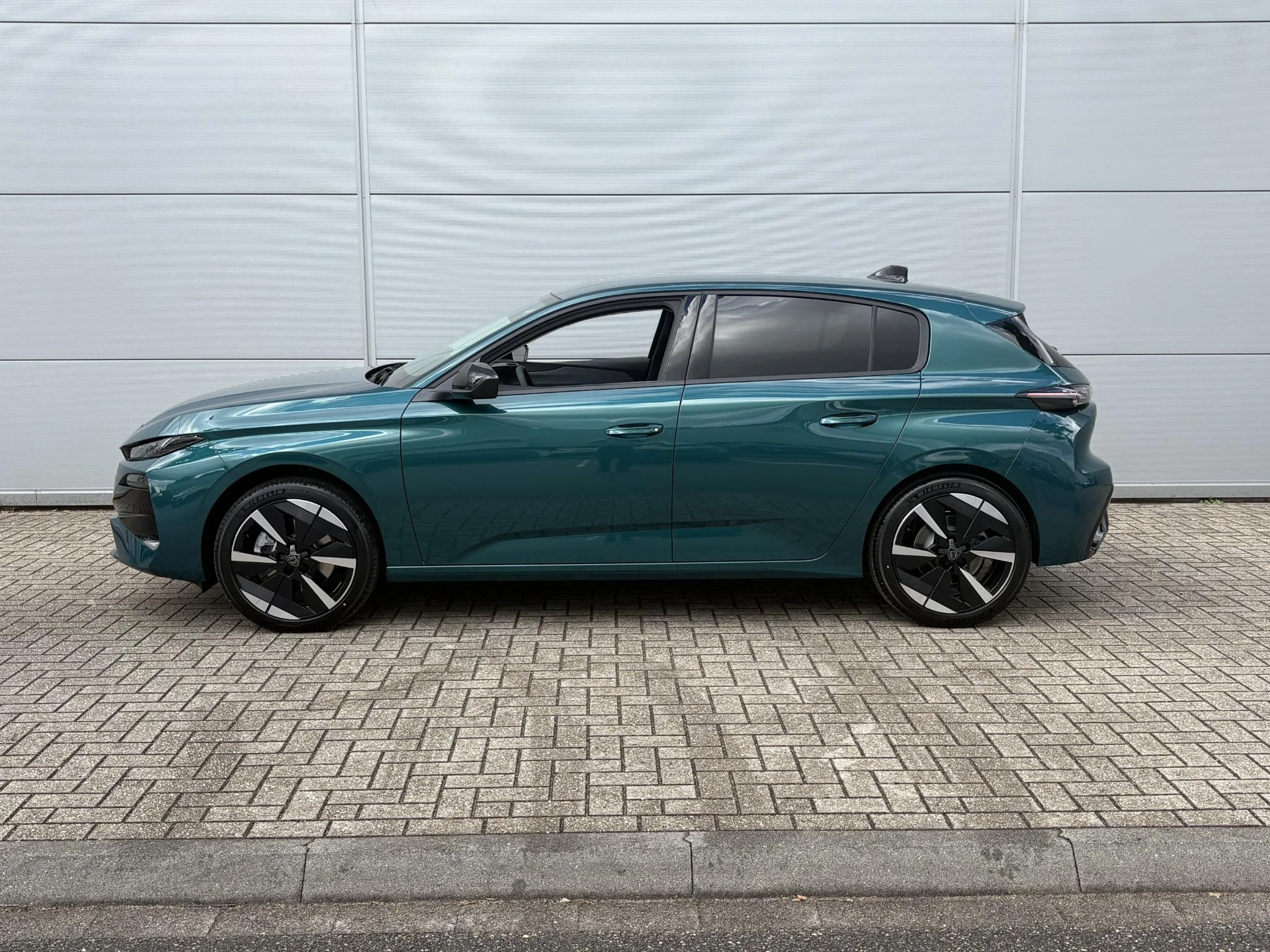 Peugeot e-308 – autofoto 4