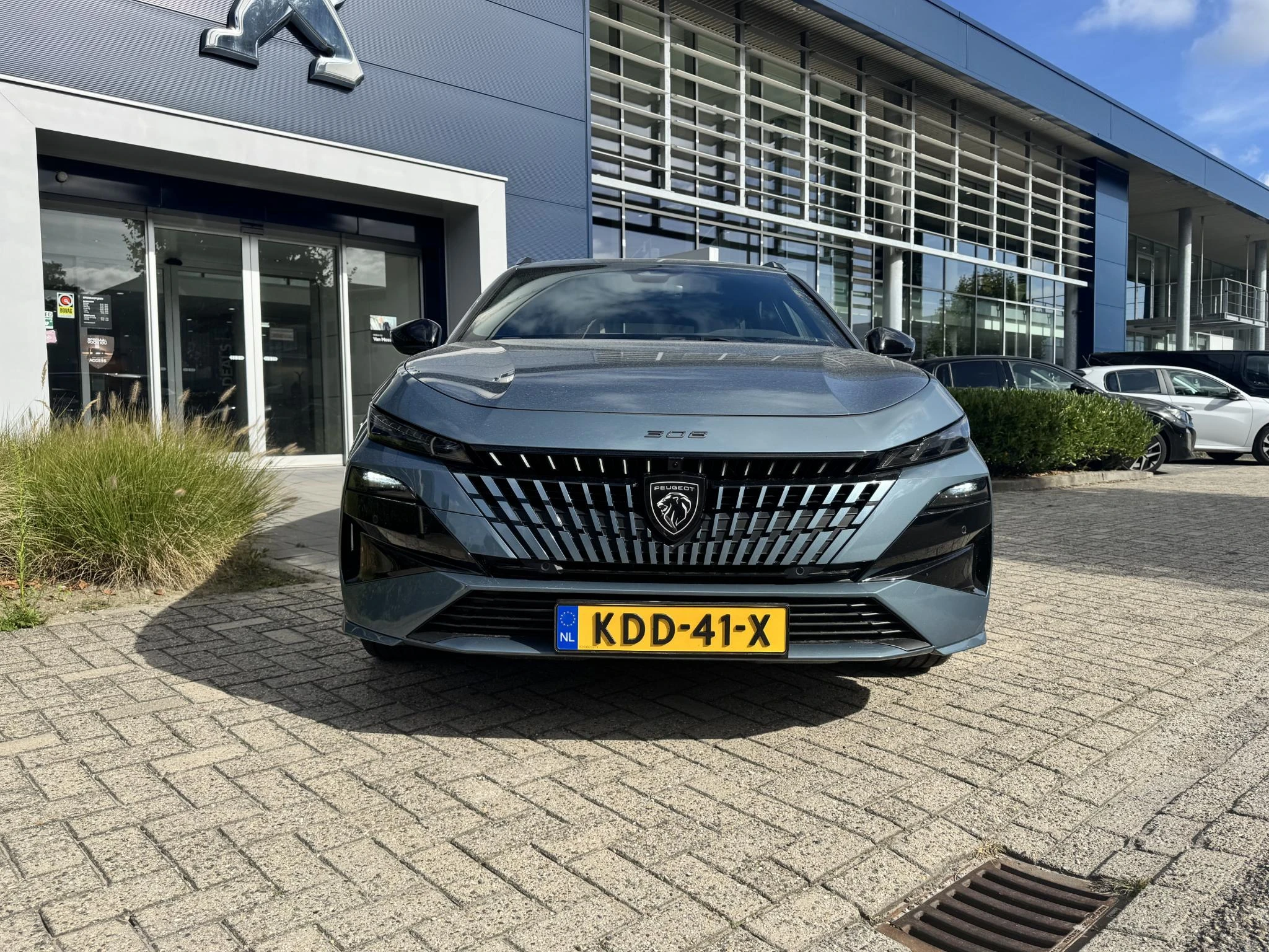 Peugeot e-308 – autofoto 4