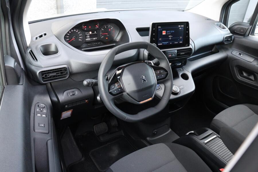 Peugeot Partner met kenteken VFR-82-X – autofoto 2