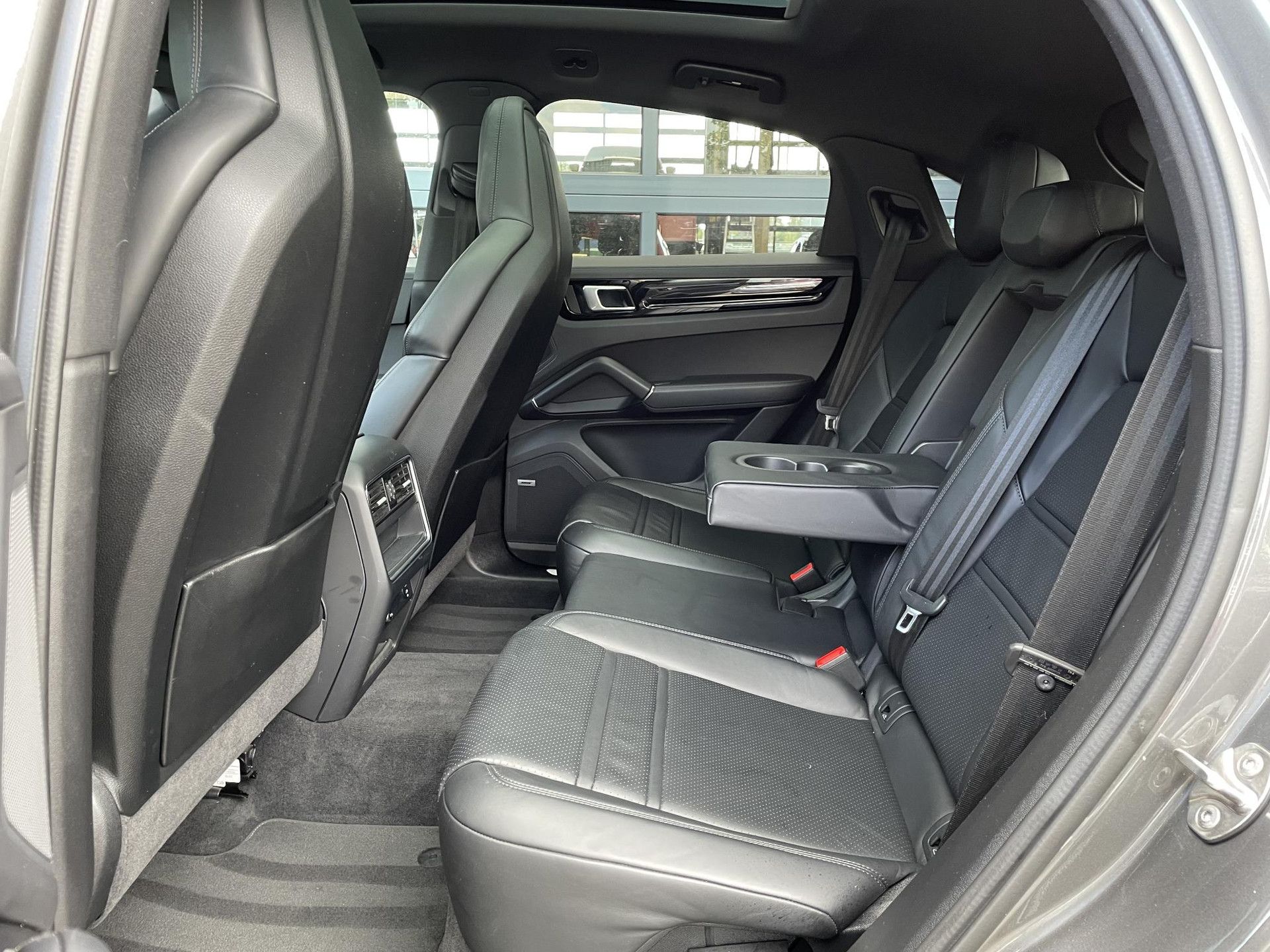 Porsche Cayenne met kenteken L-743-XR – autofoto 4