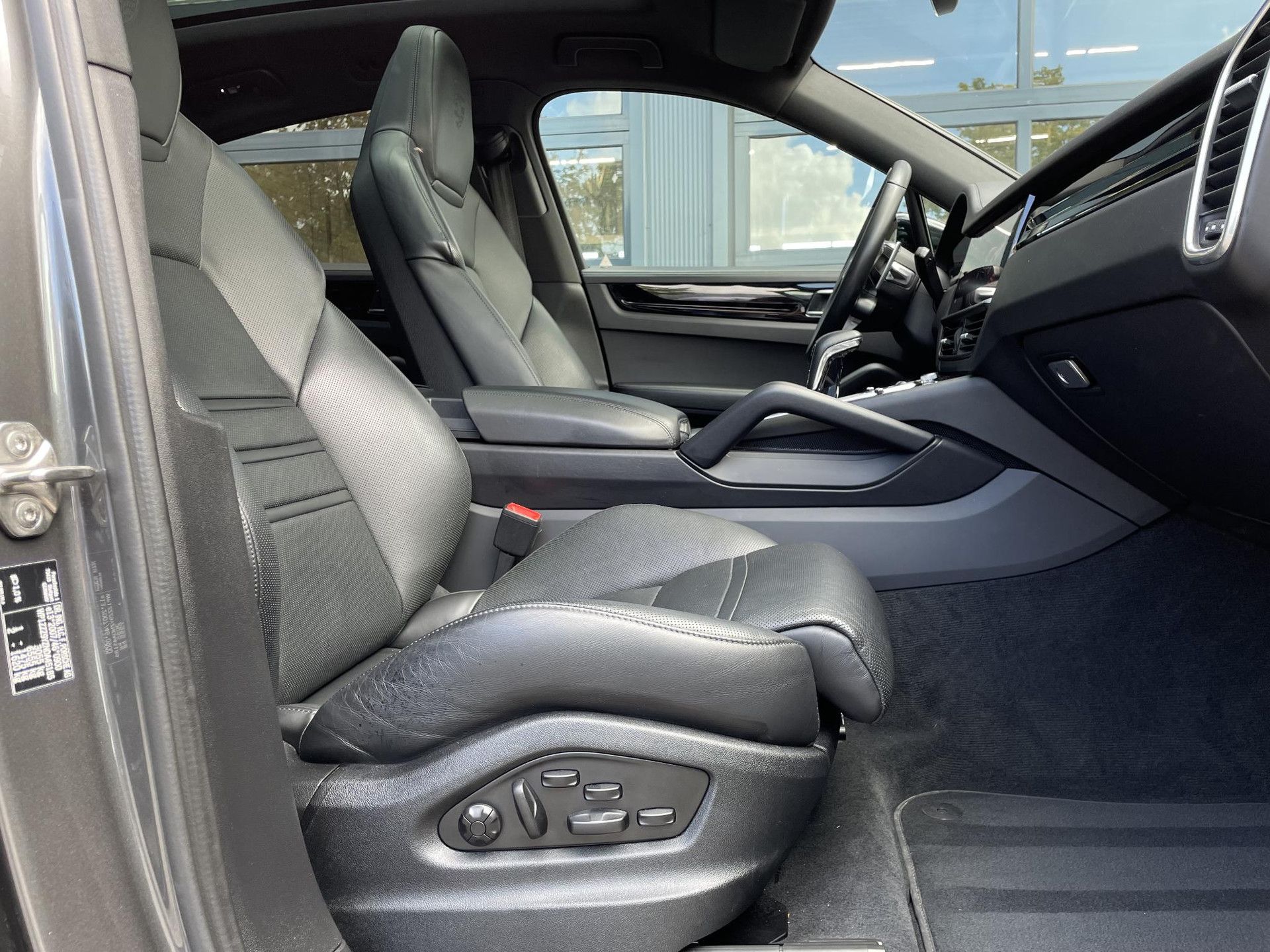 Porsche Cayenne met kenteken L-743-XR – autofoto 5