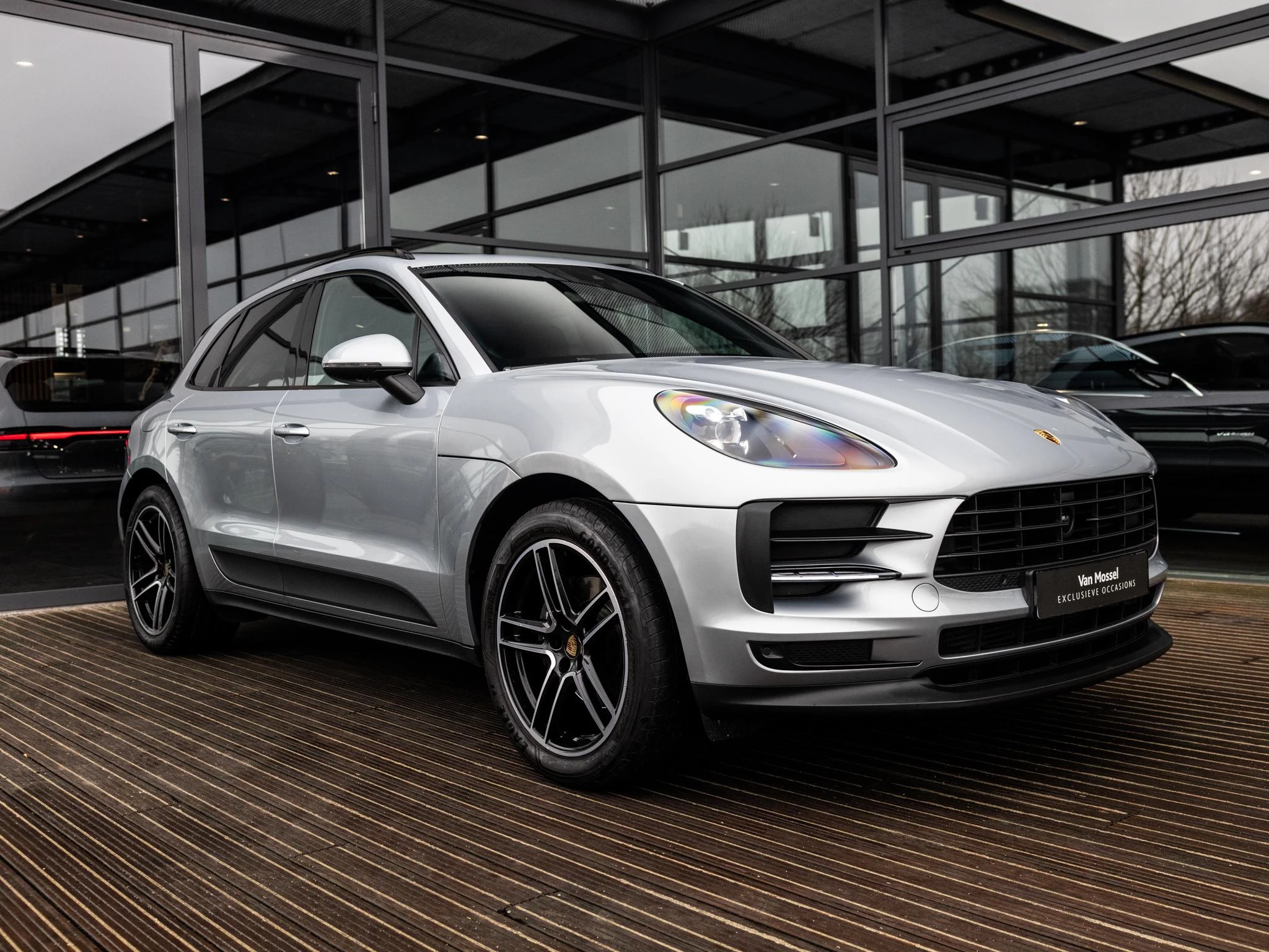 Porsche Macan met kenteken 95100 – autofoto 5