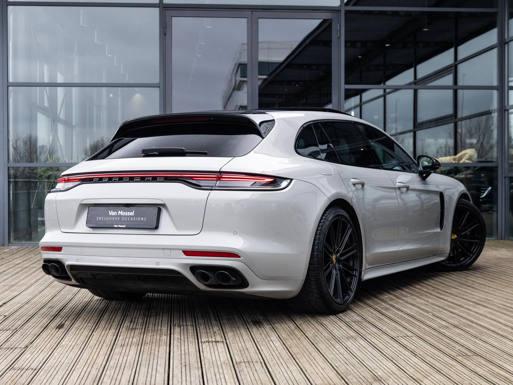 Porsche Panamera met kenteken 24100 – autofoto 4