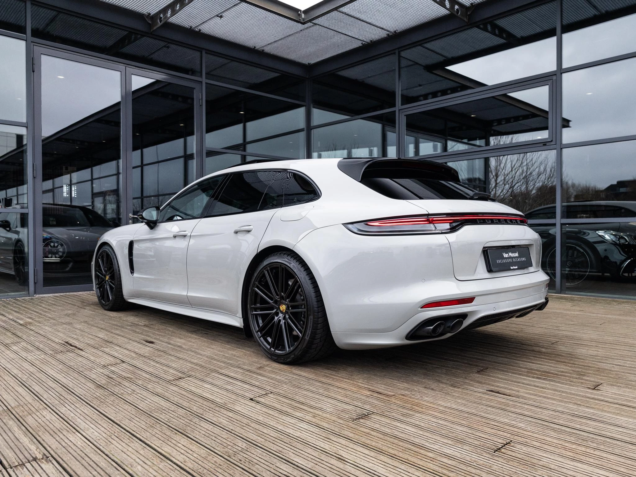 Porsche Panamera met kenteken 24100 – autofoto 5