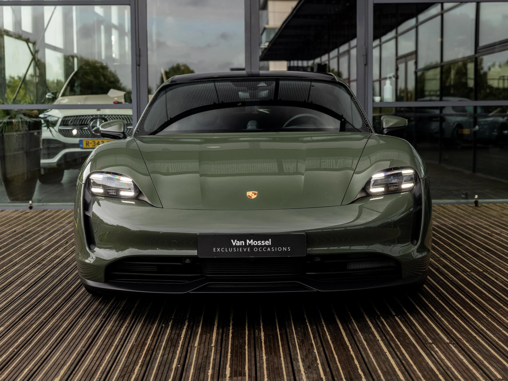Porsche Taycan – autofoto 4