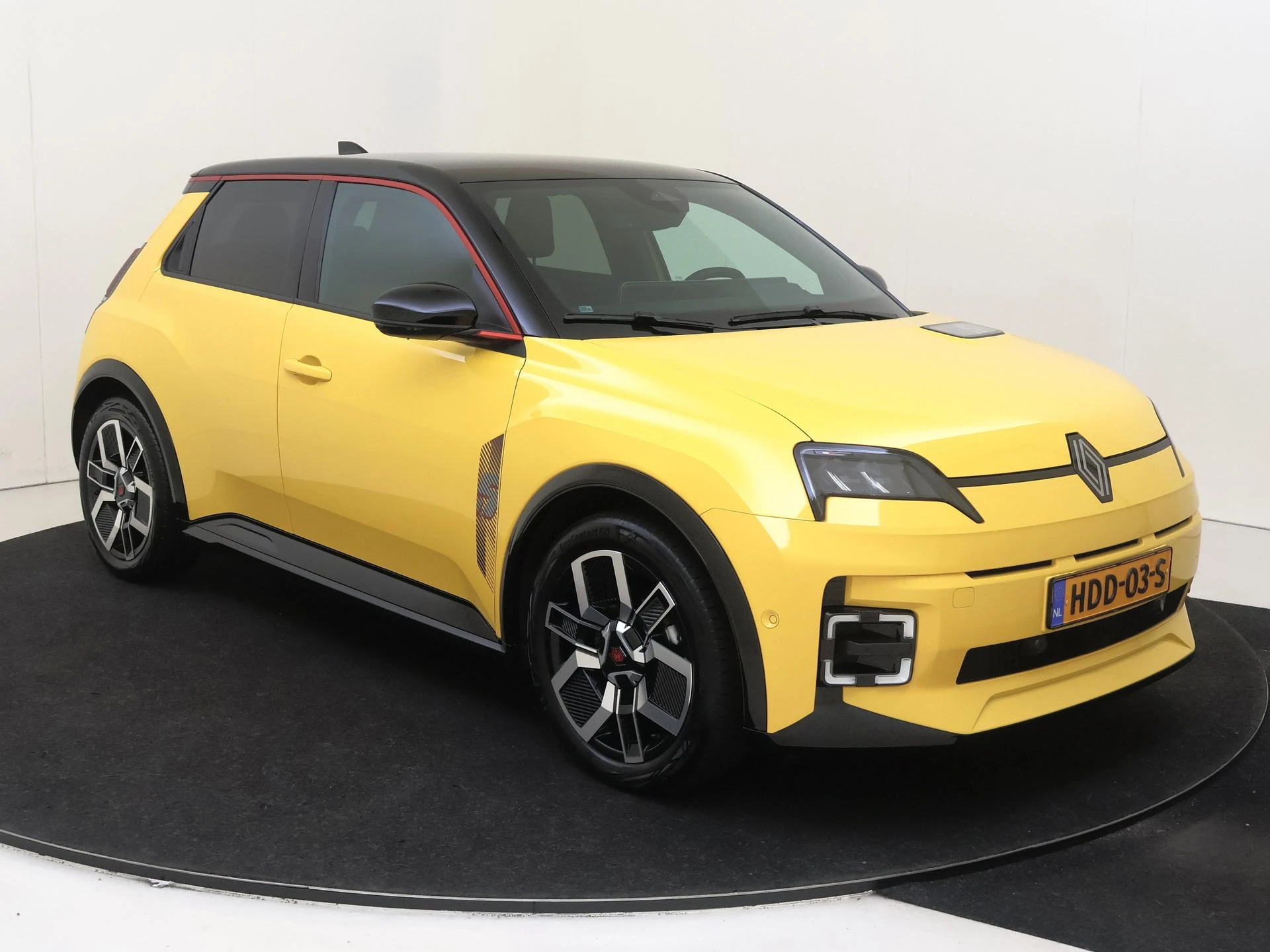 Renault 5 – autofoto 3