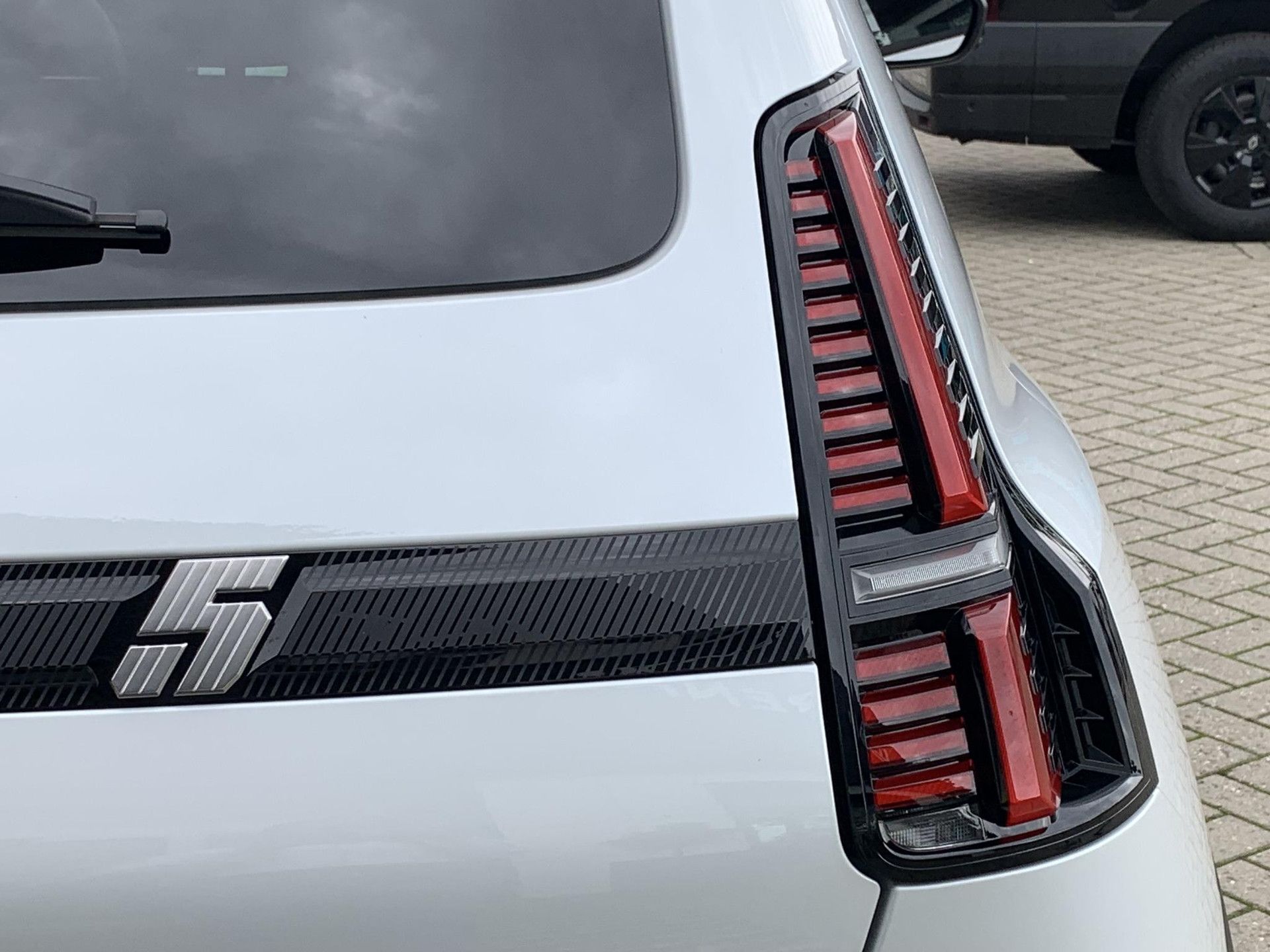 Renault 5 – autofoto 4