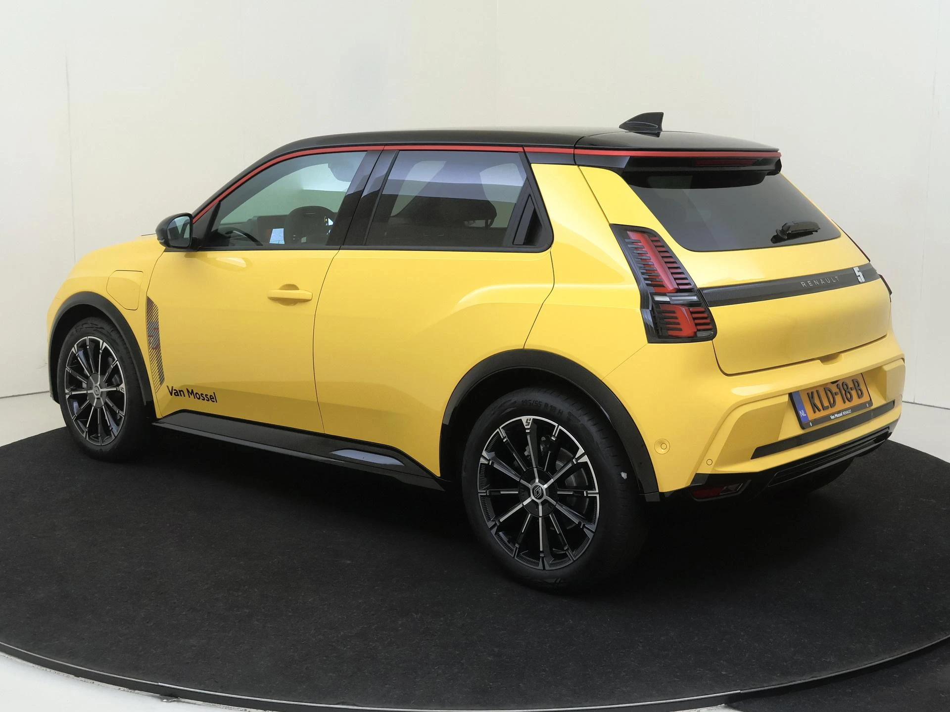 Renault 5 – autofoto 4
