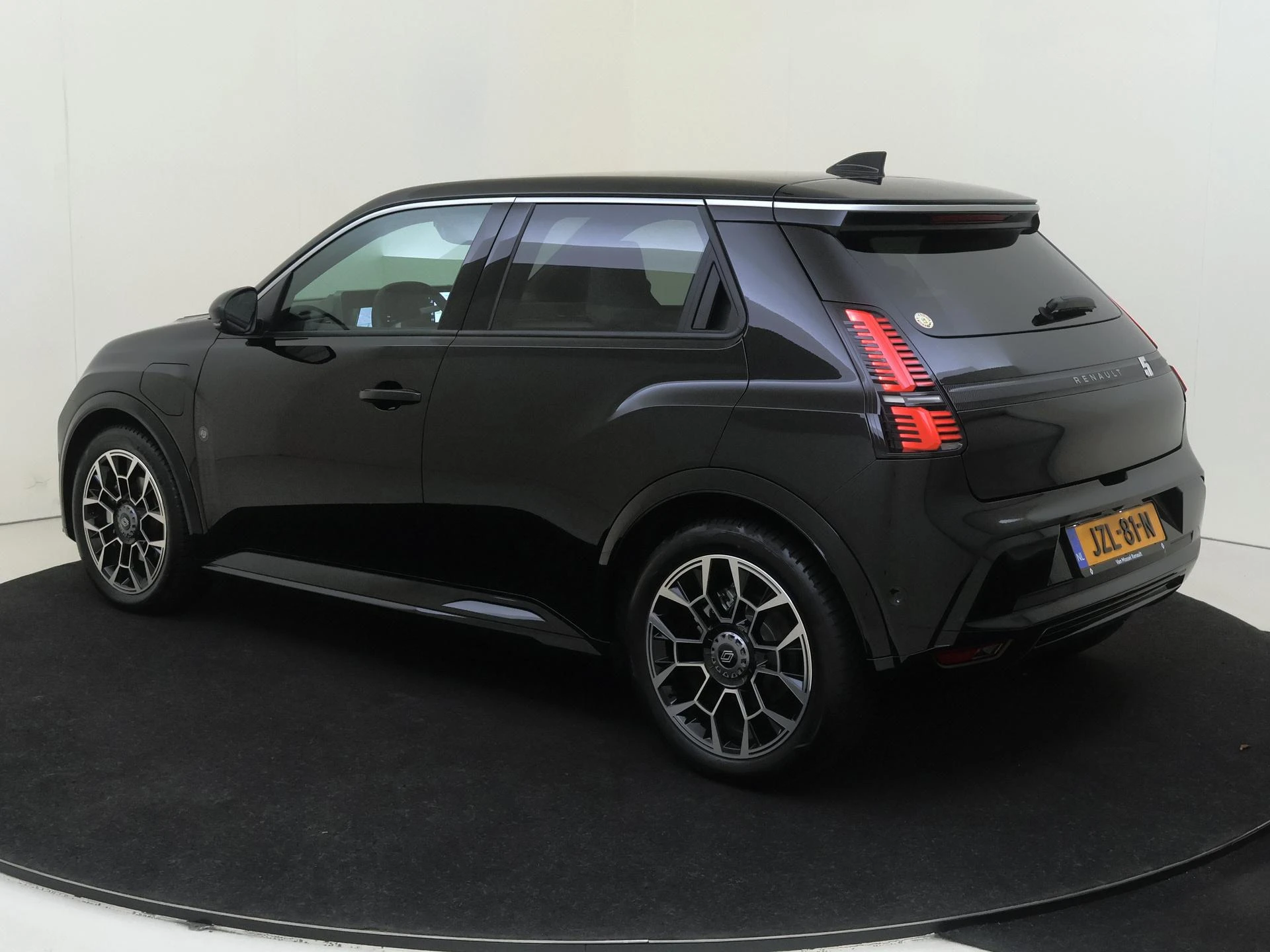 Renault 5 – autofoto 4