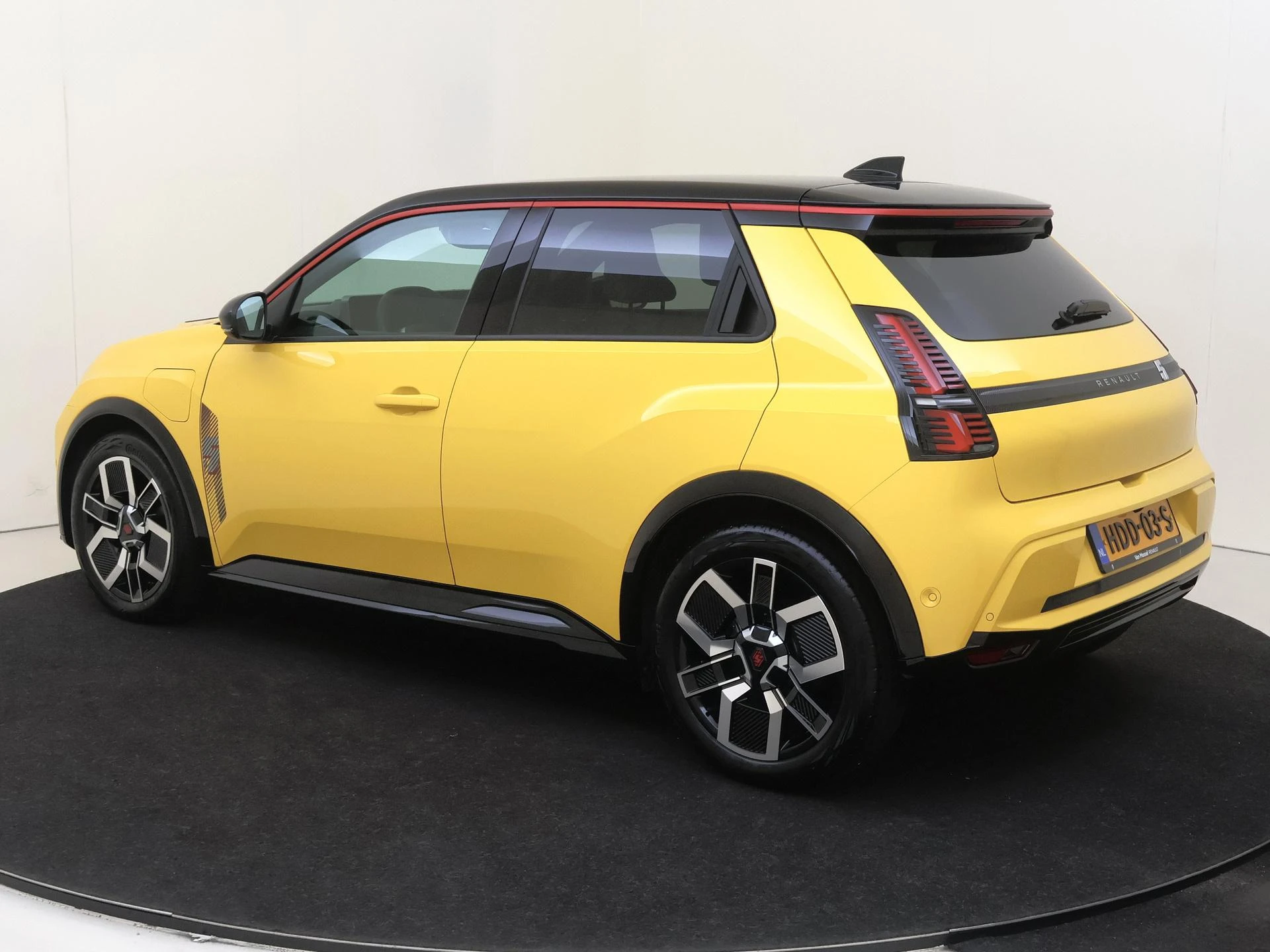Renault 5 – autofoto 4