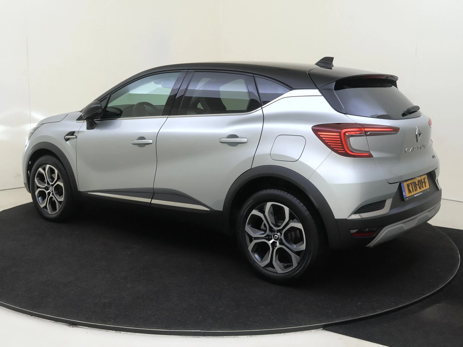 Renault Captur met kenteken 47 – autofoto 4