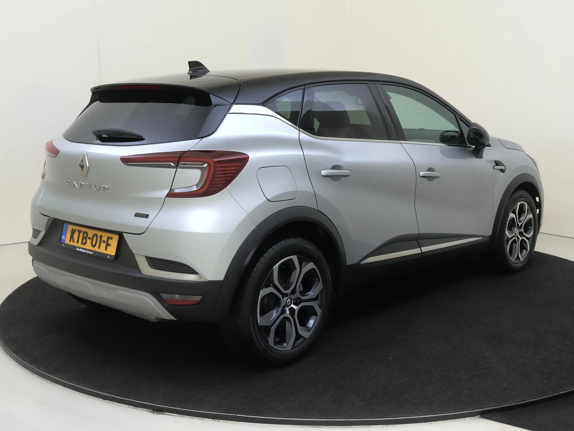 Renault Captur met kenteken 47 – autofoto 5