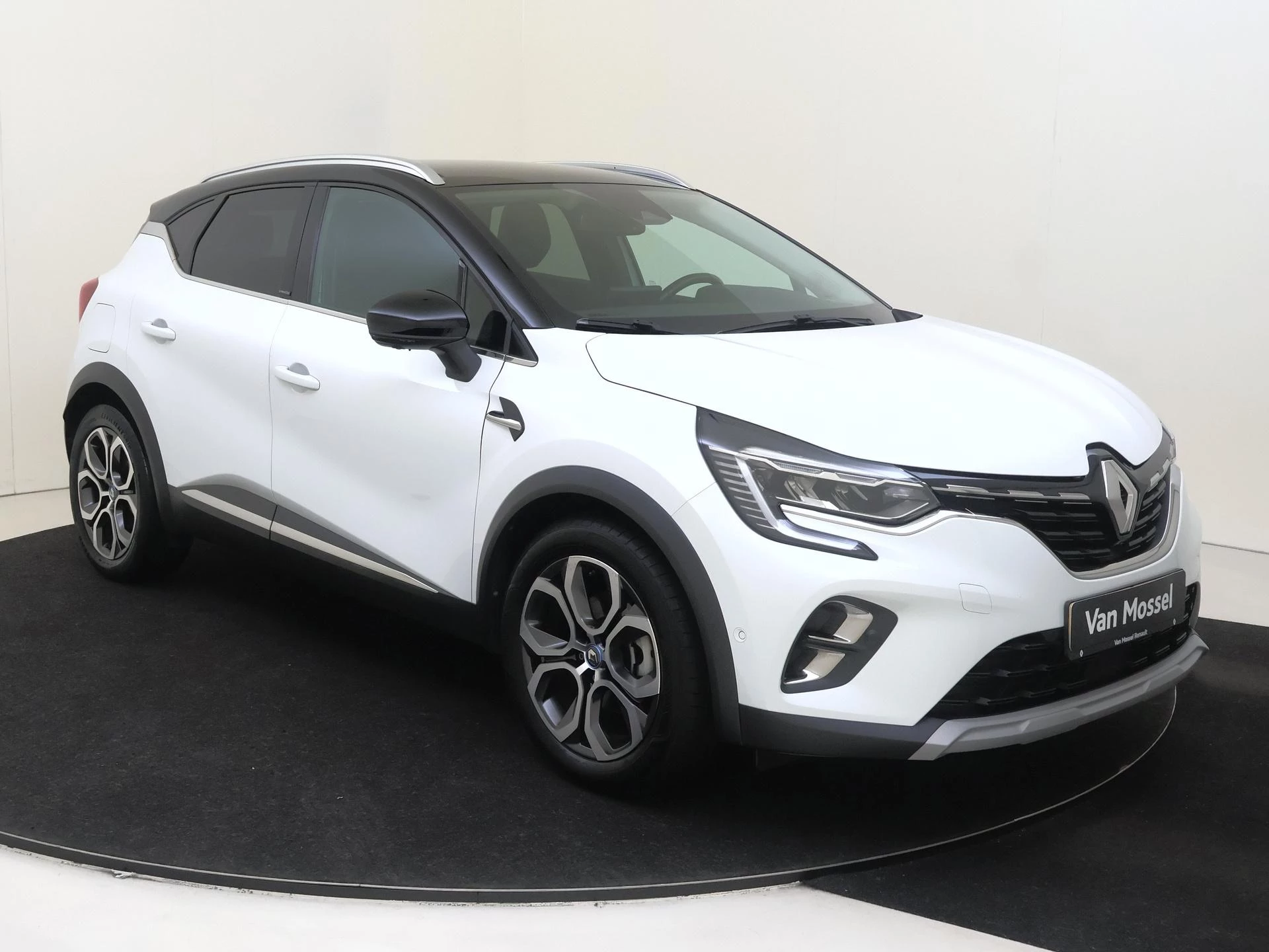 Renault Captur met kenteken 49 – autofoto 2