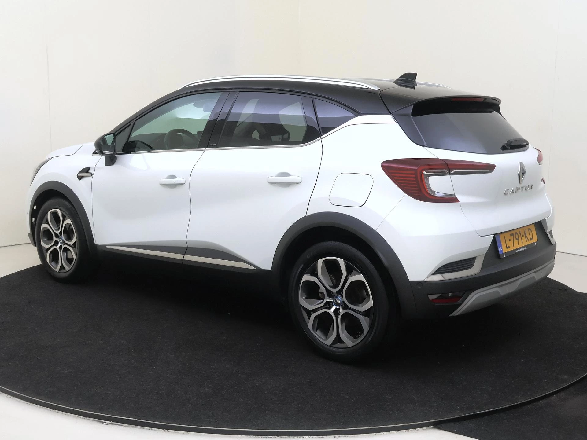Renault Captur met kenteken 49 – autofoto 3