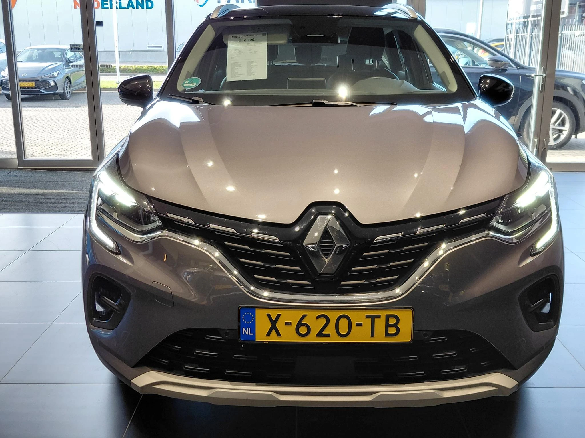 Renault Captur met kenteken 49 – autofoto 4
