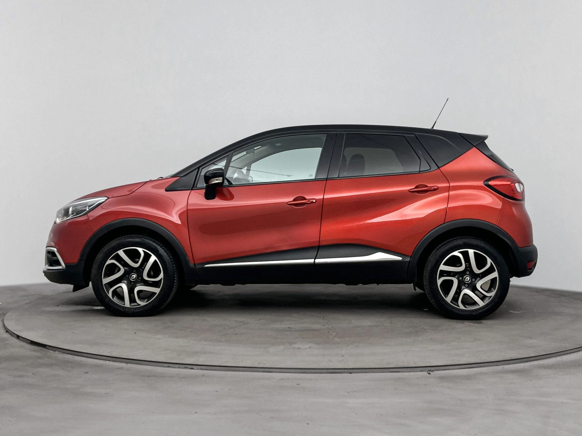 Renault Captur met kenteken 55100 – autofoto 4