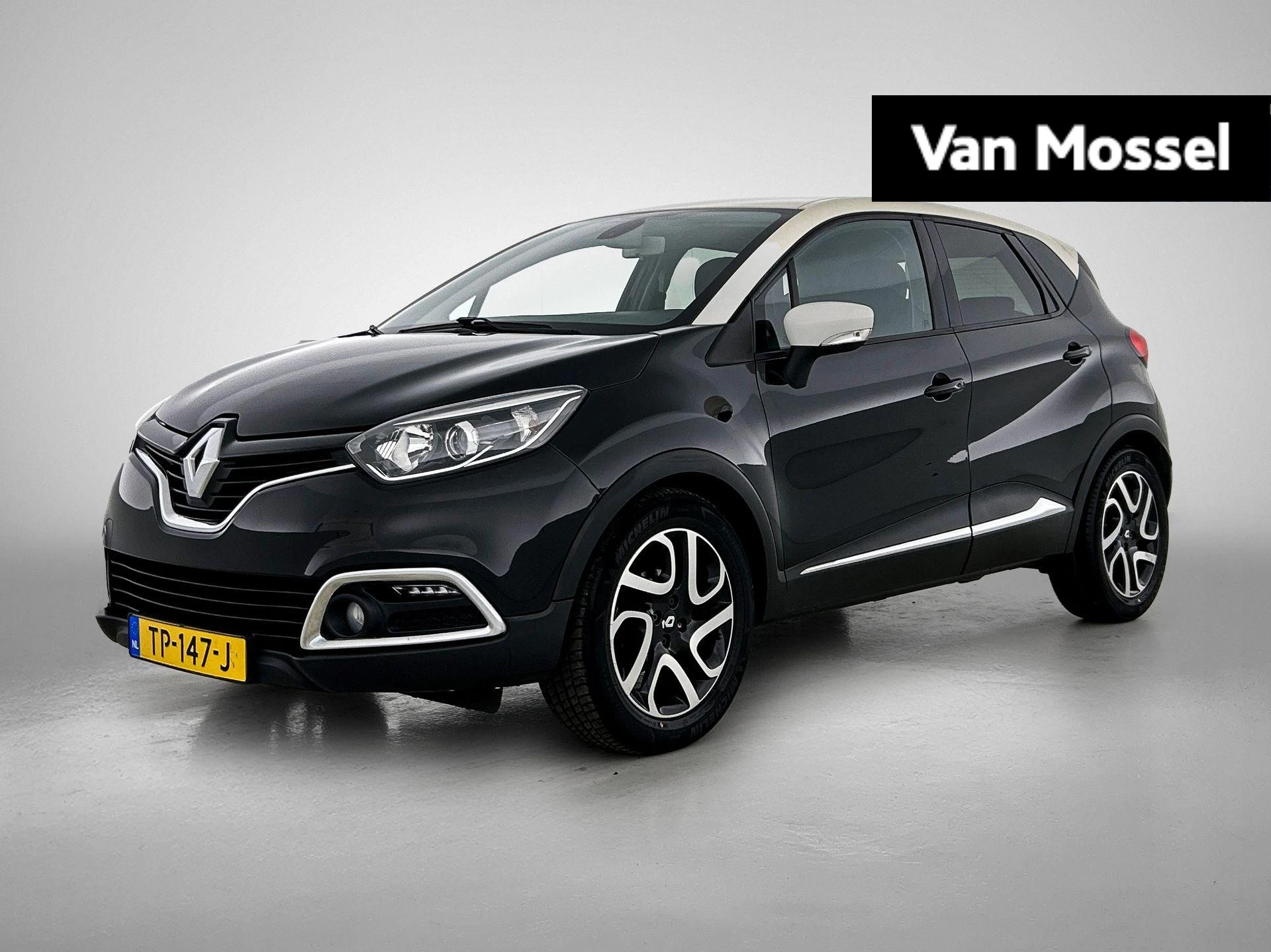 Renault Captur met kenteken 60100 – autofoto 2