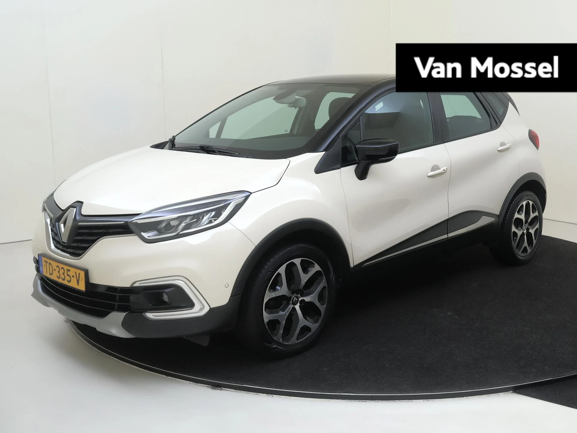 Renault Captur met kenteken 60100 – autofoto 2