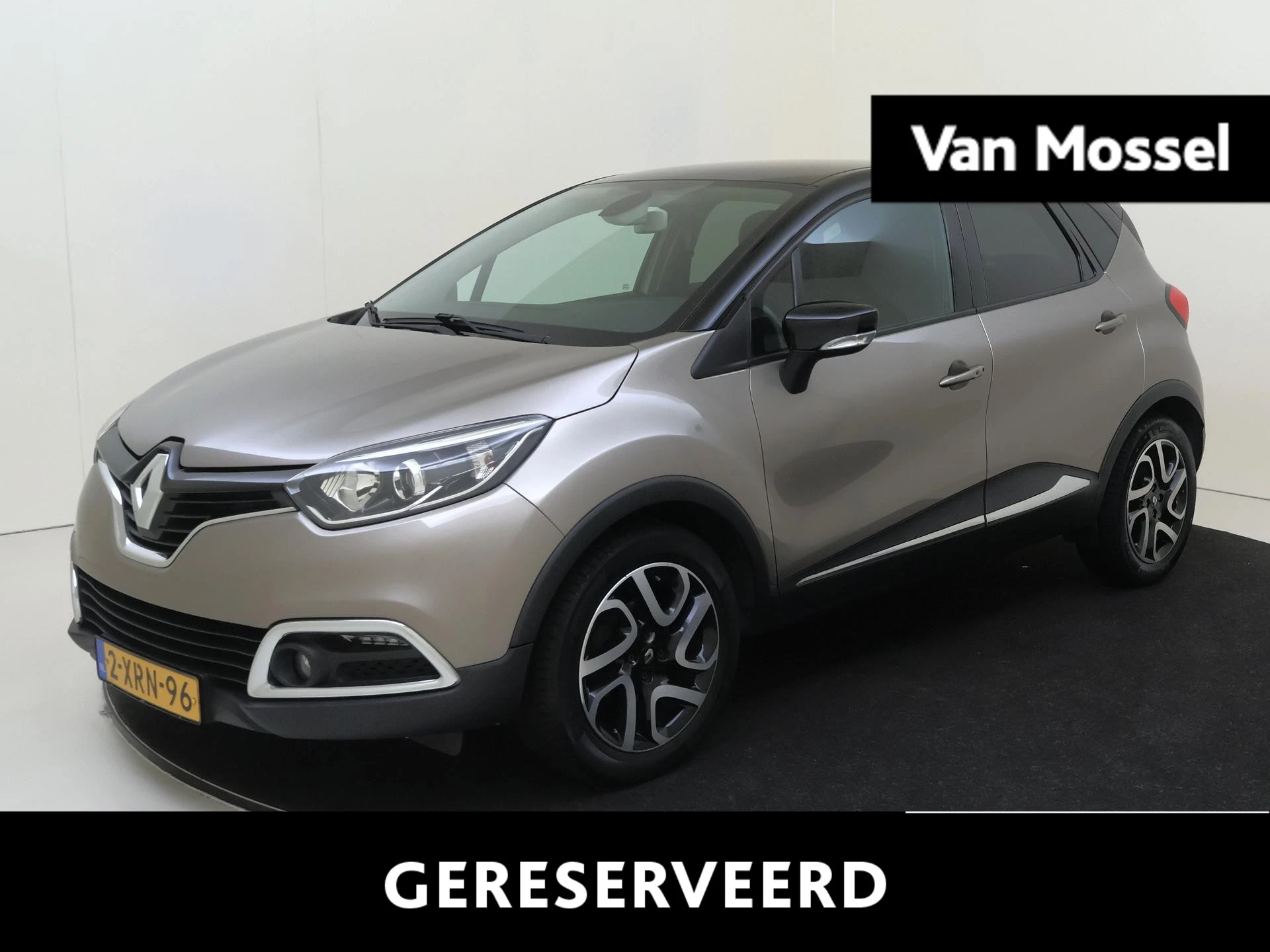 Renault Captur met kenteken 60100 – autofoto 2