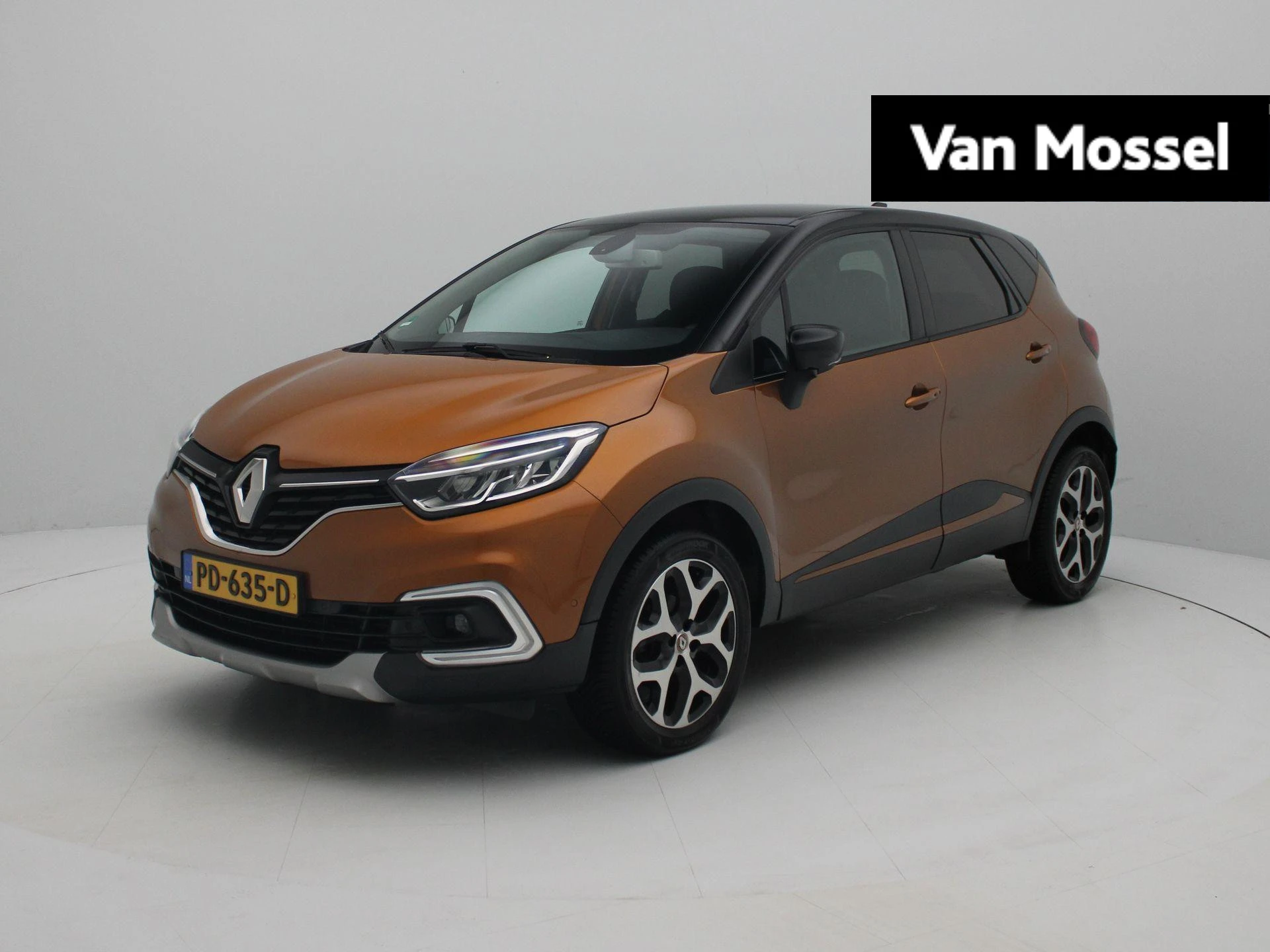 Renault Captur met kenteken 60100 – autofoto 2
