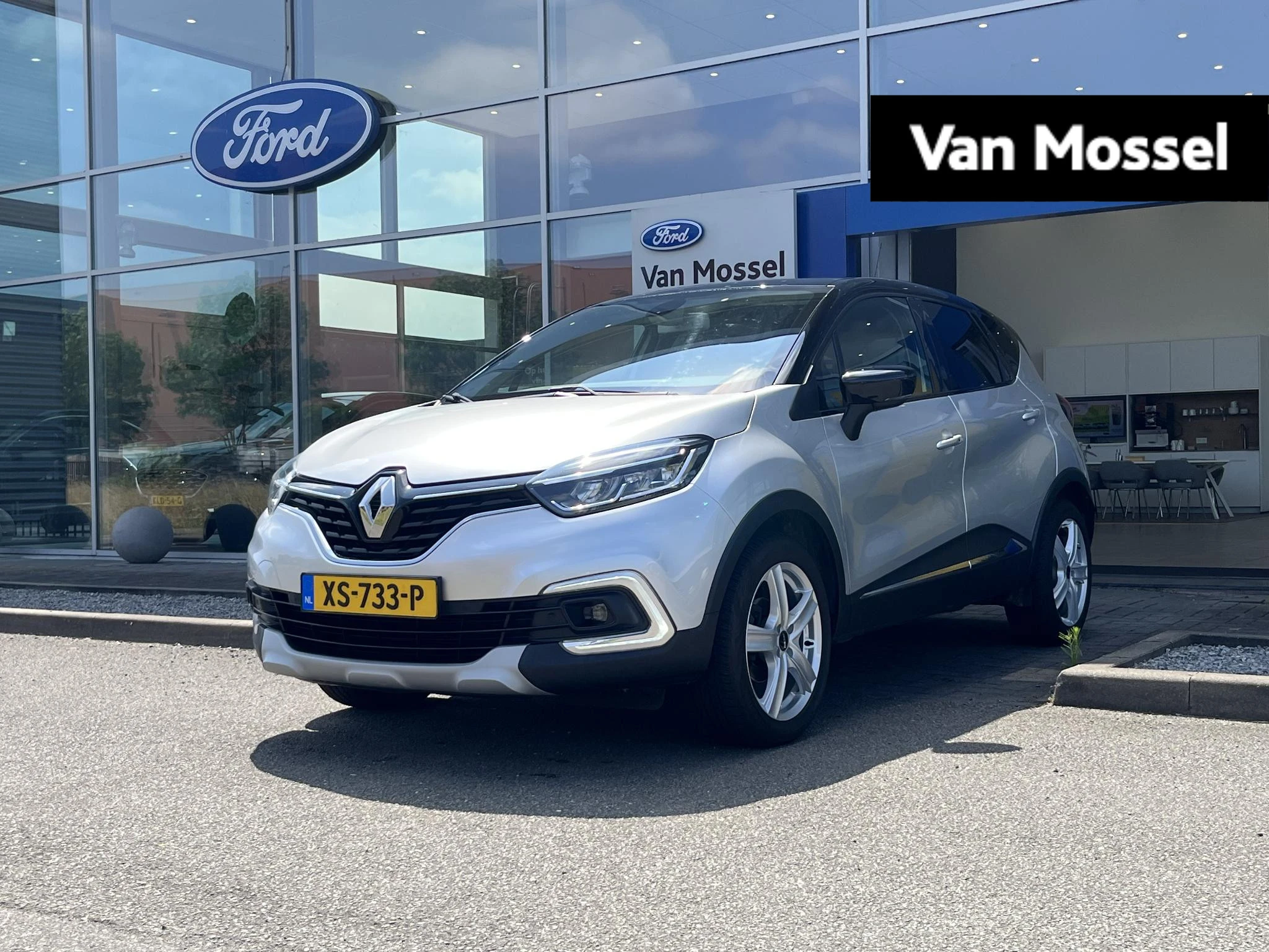 Renault Captur met kenteken 60100 – autofoto 2