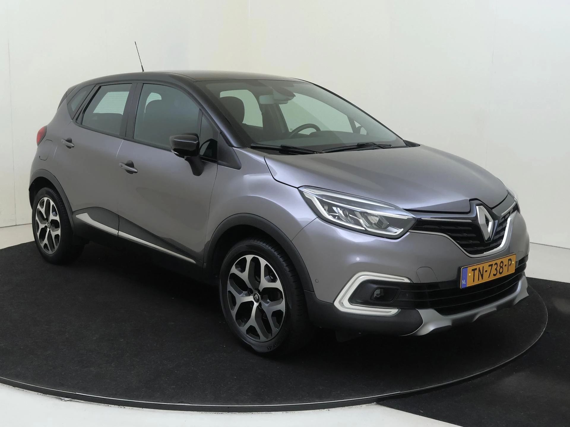 Renault Captur met kenteken 60100 – autofoto 3