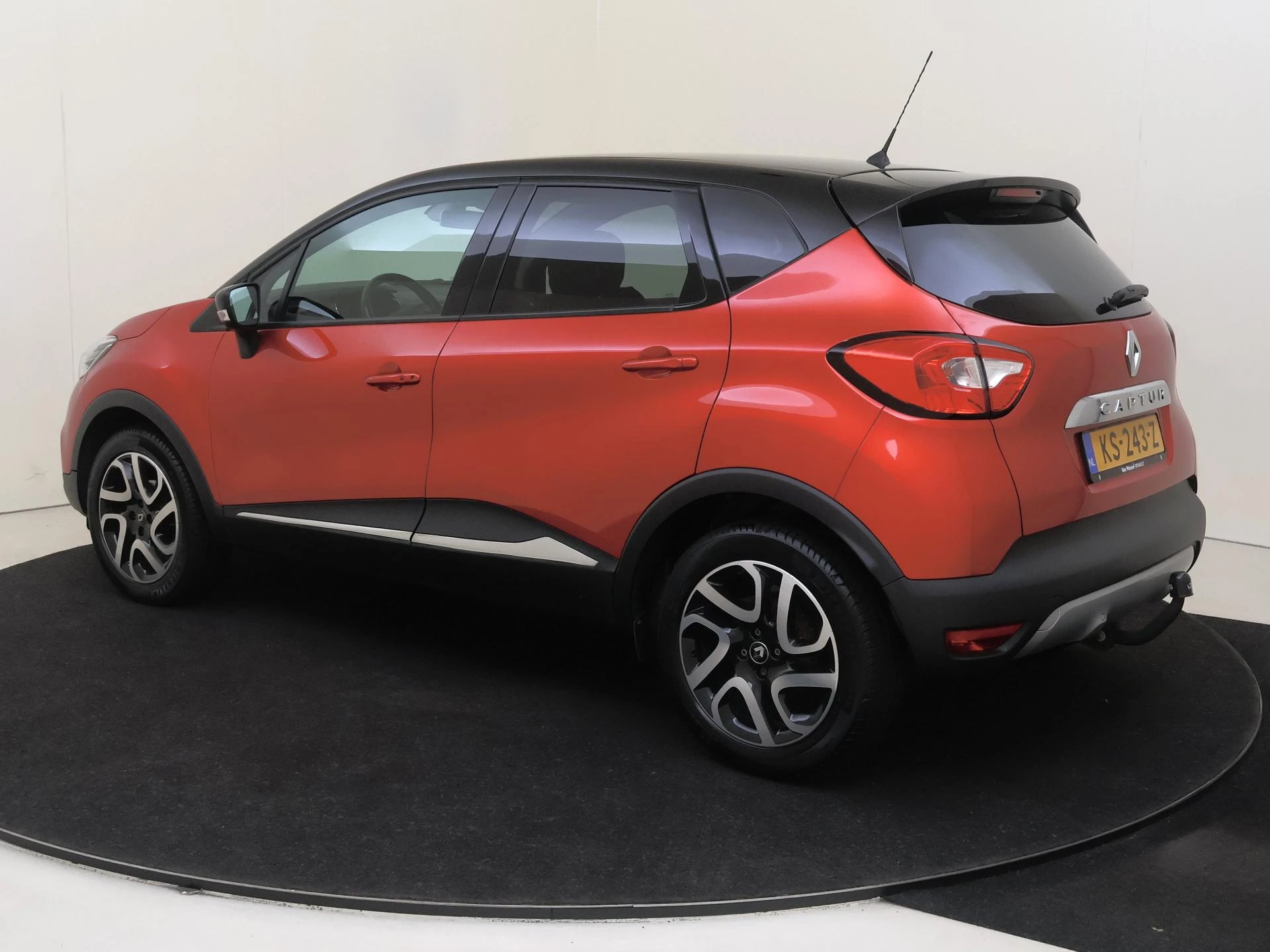 Renault Captur met kenteken 60100 – autofoto 4