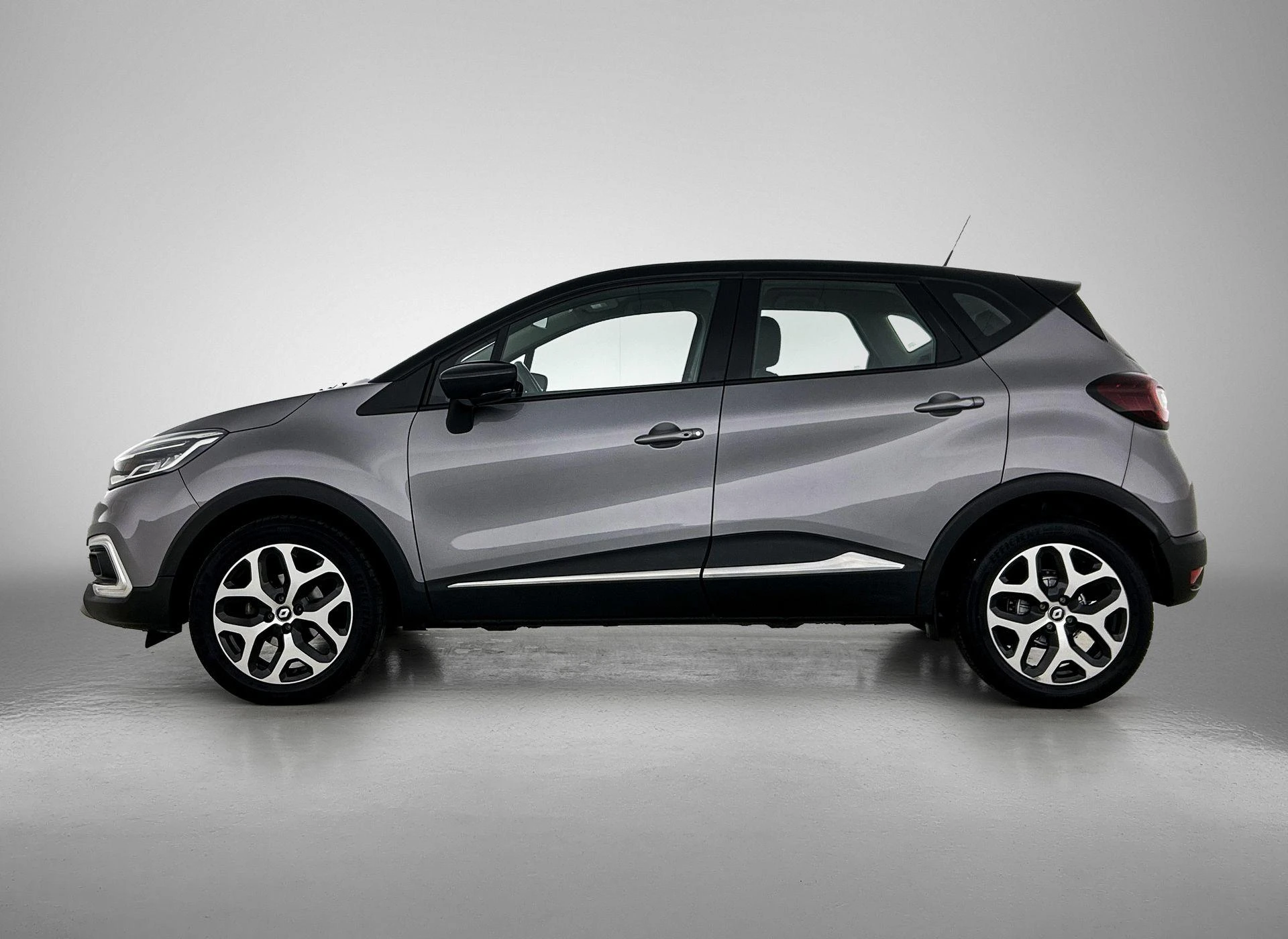 Renault Captur met kenteken 60100 – autofoto 4