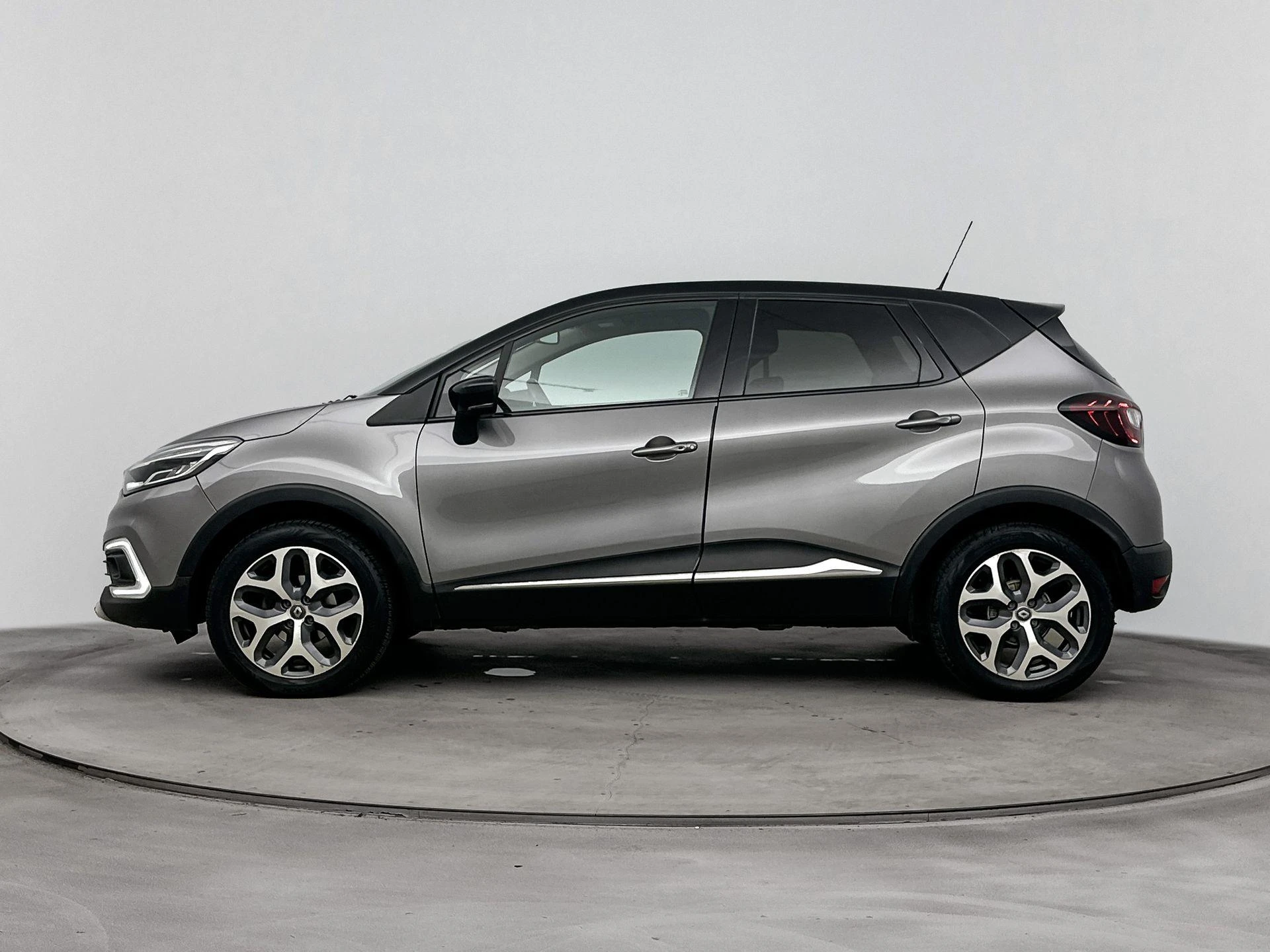Renault Captur met kenteken 60100 – autofoto 4