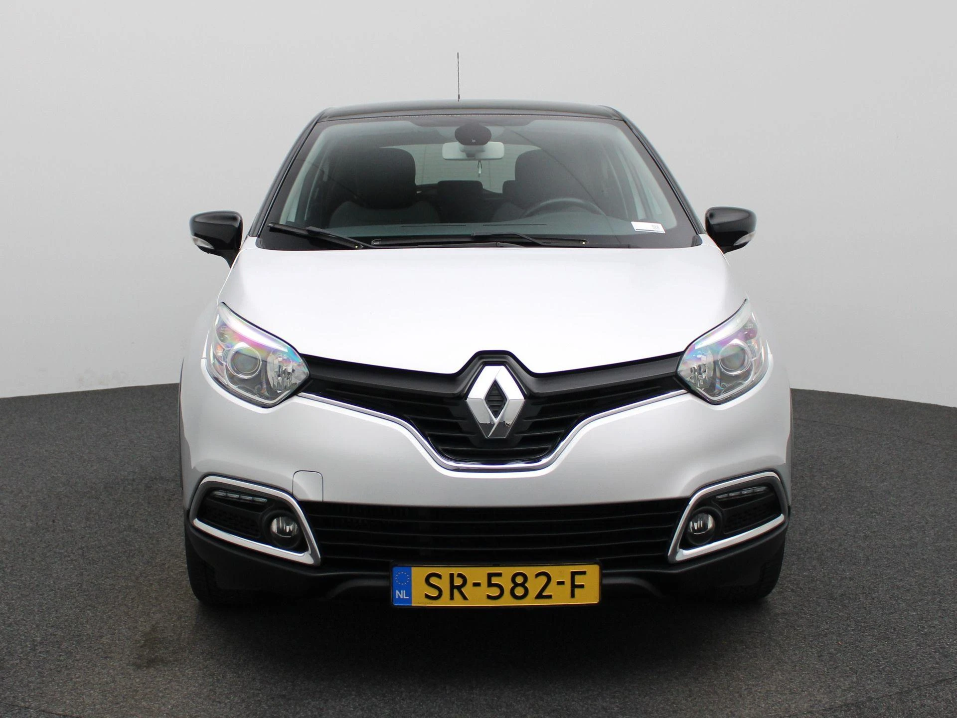 Renault Captur met kenteken 60100 – autofoto 4
