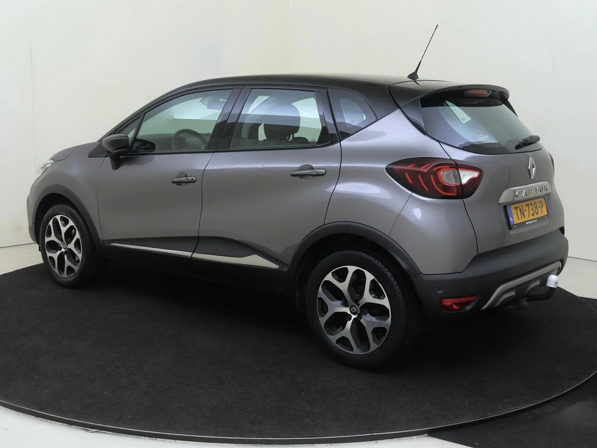 Renault Captur met kenteken 60100 – autofoto 4