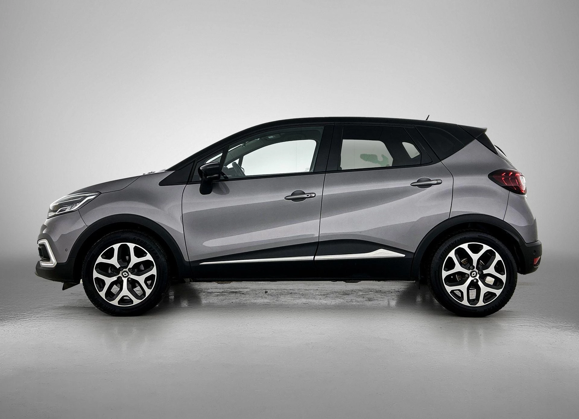 Renault Captur met kenteken 60100 – autofoto 4