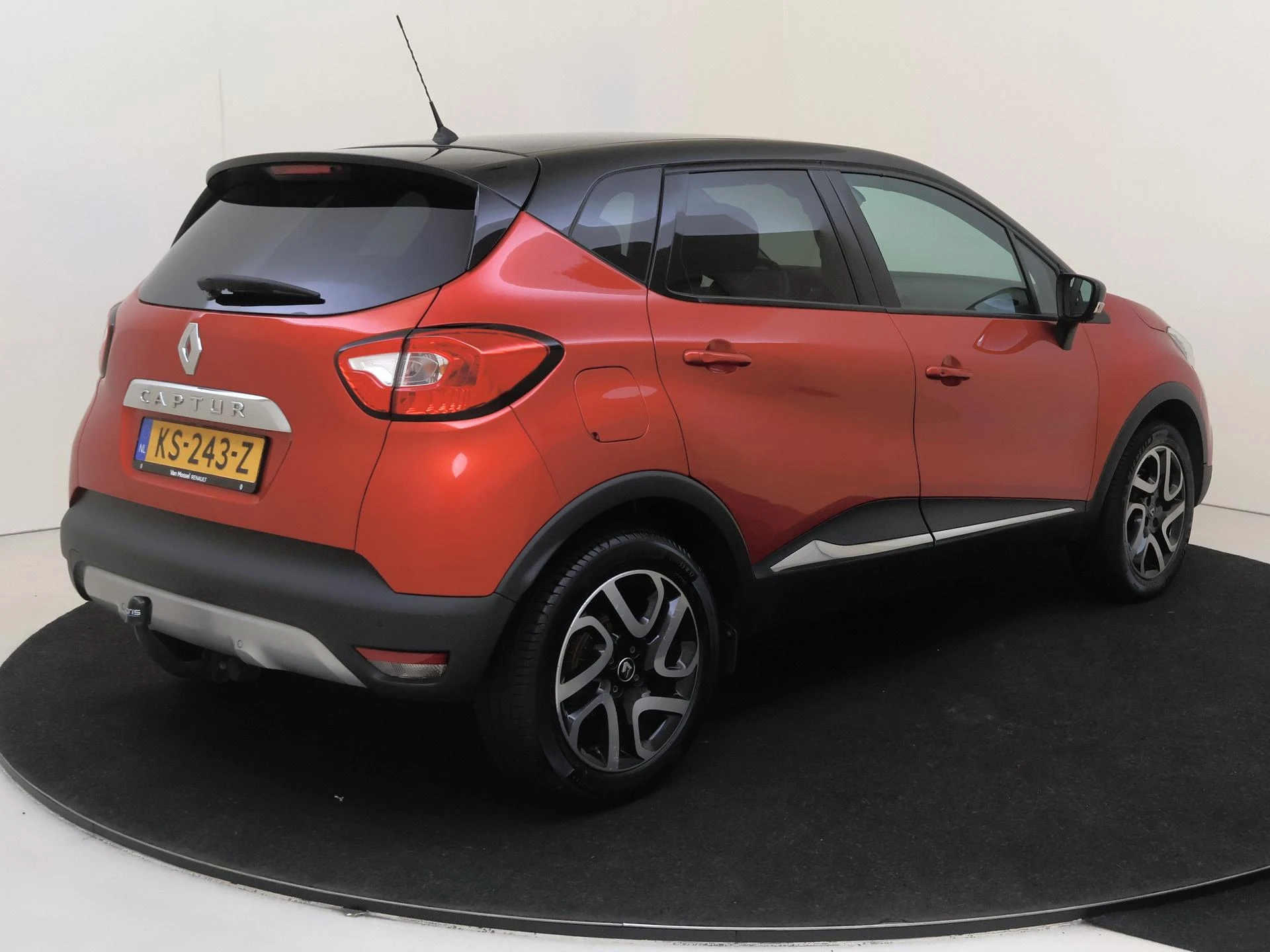 Renault Captur met kenteken 60100 – autofoto 5