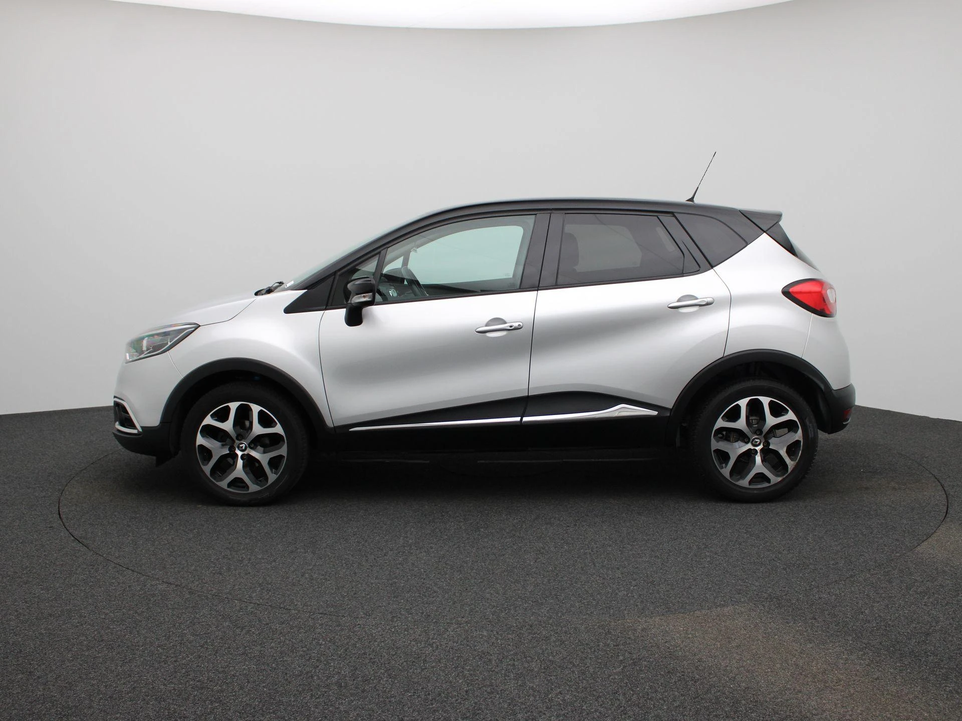 Renault Captur met kenteken 60100 – autofoto 5