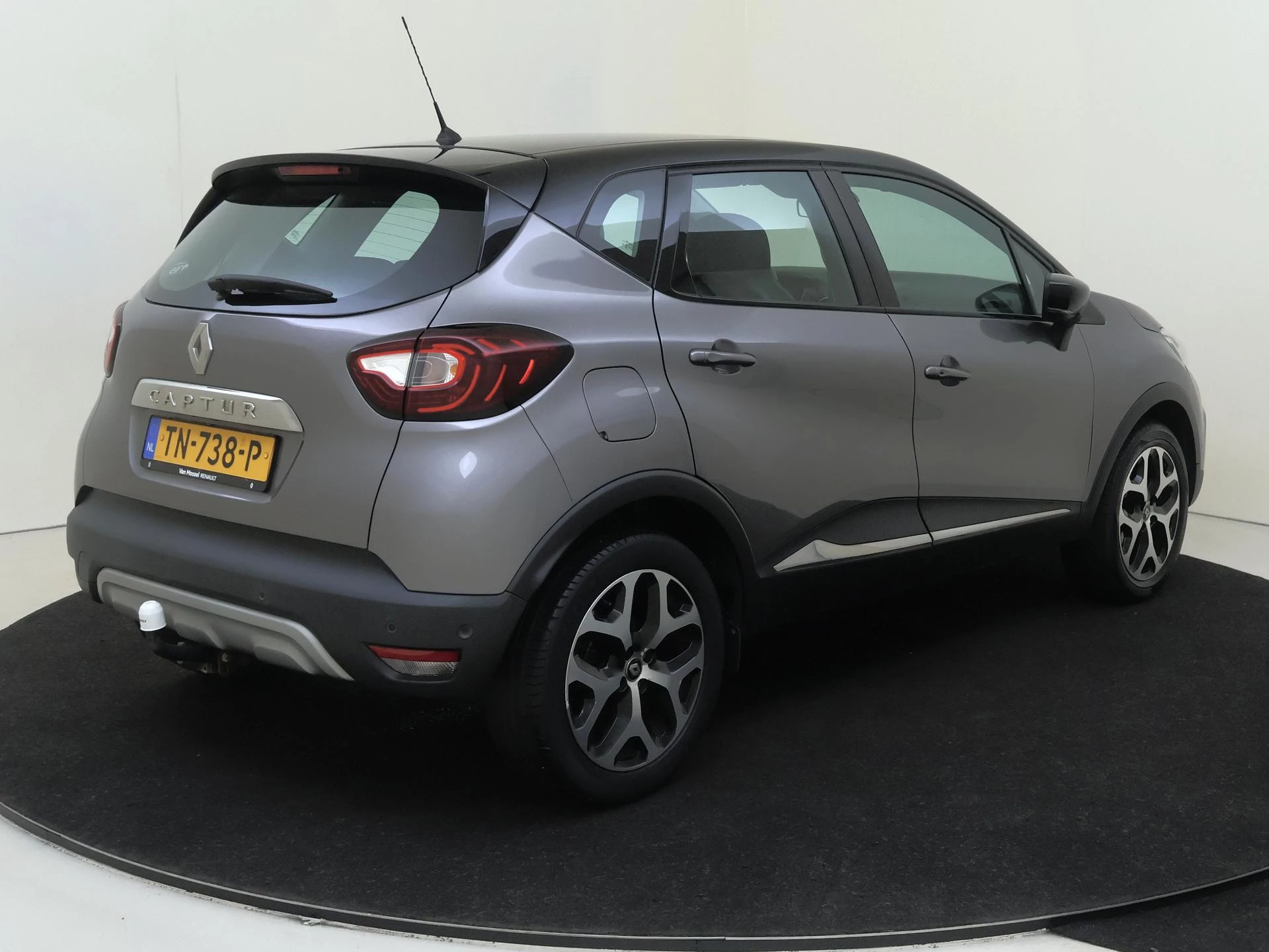 Renault Captur met kenteken 60100 – autofoto 5