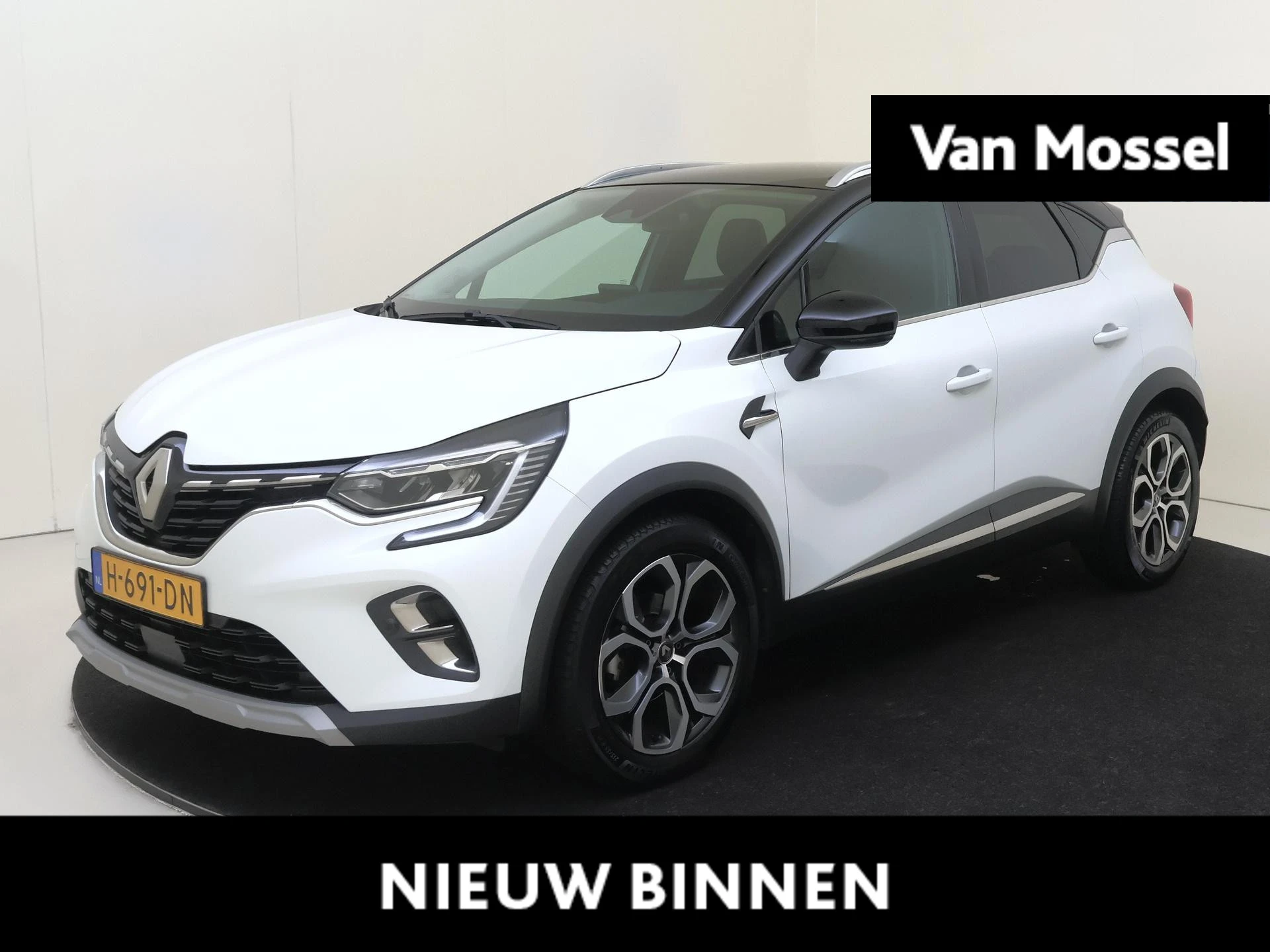 Renault Captur met kenteken 61100 – autofoto 2