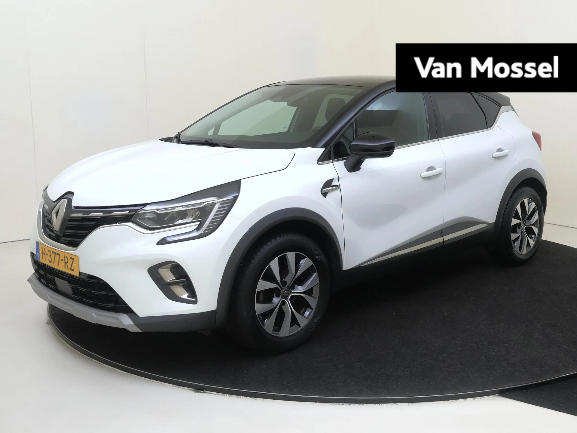 Renault Captur met kenteken 61100 – autofoto 2