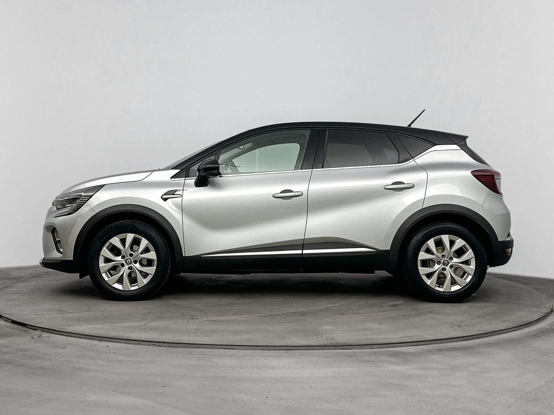Renault Captur met kenteken 61100 – autofoto 3