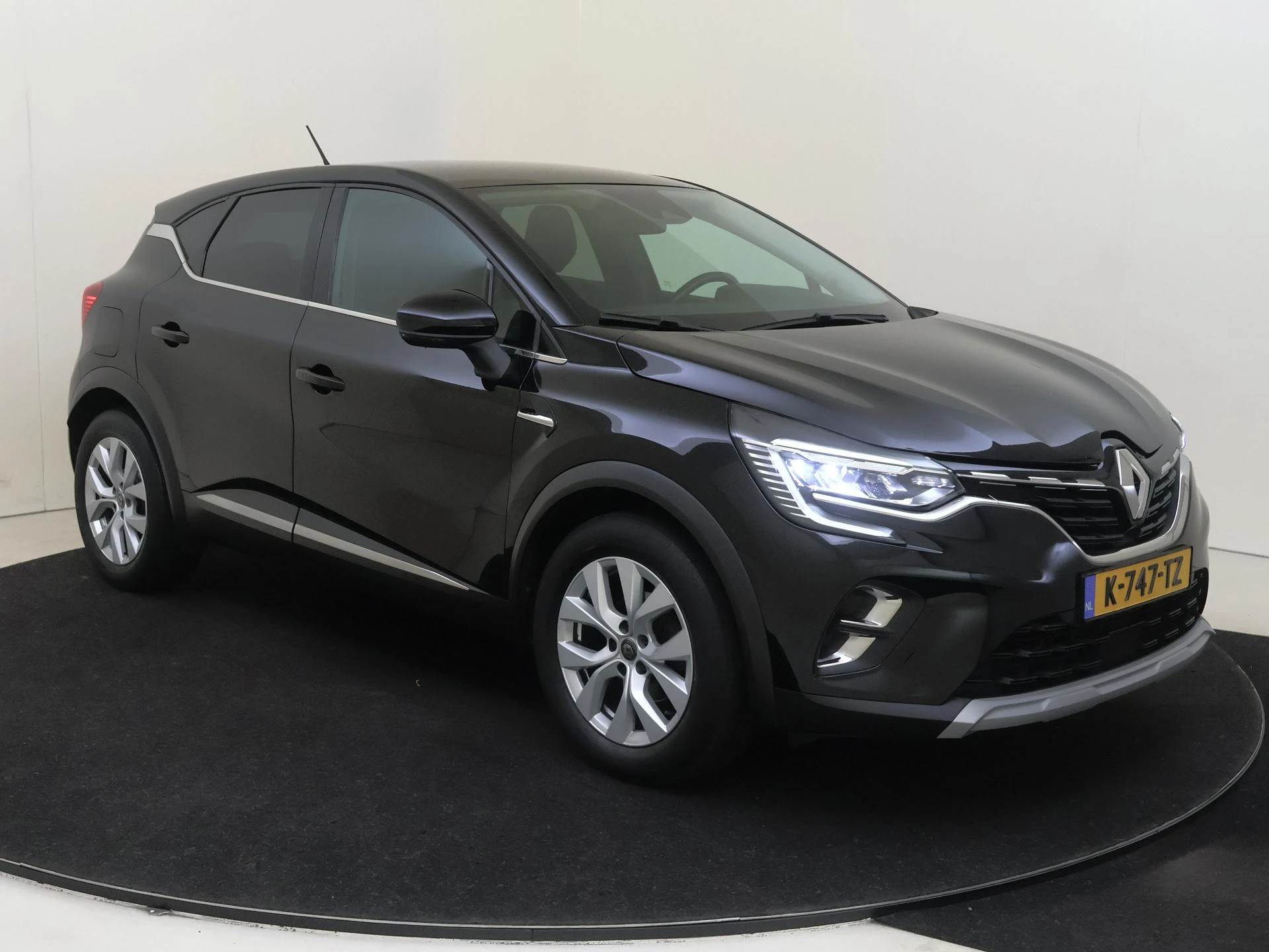 Renault Captur met kenteken 61100 – autofoto 3