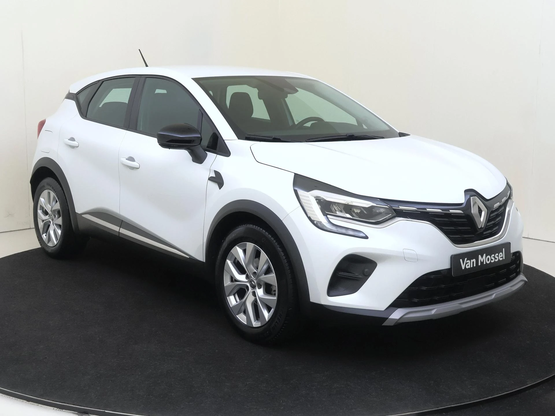 Renault Captur met kenteken 61100 – autofoto 3