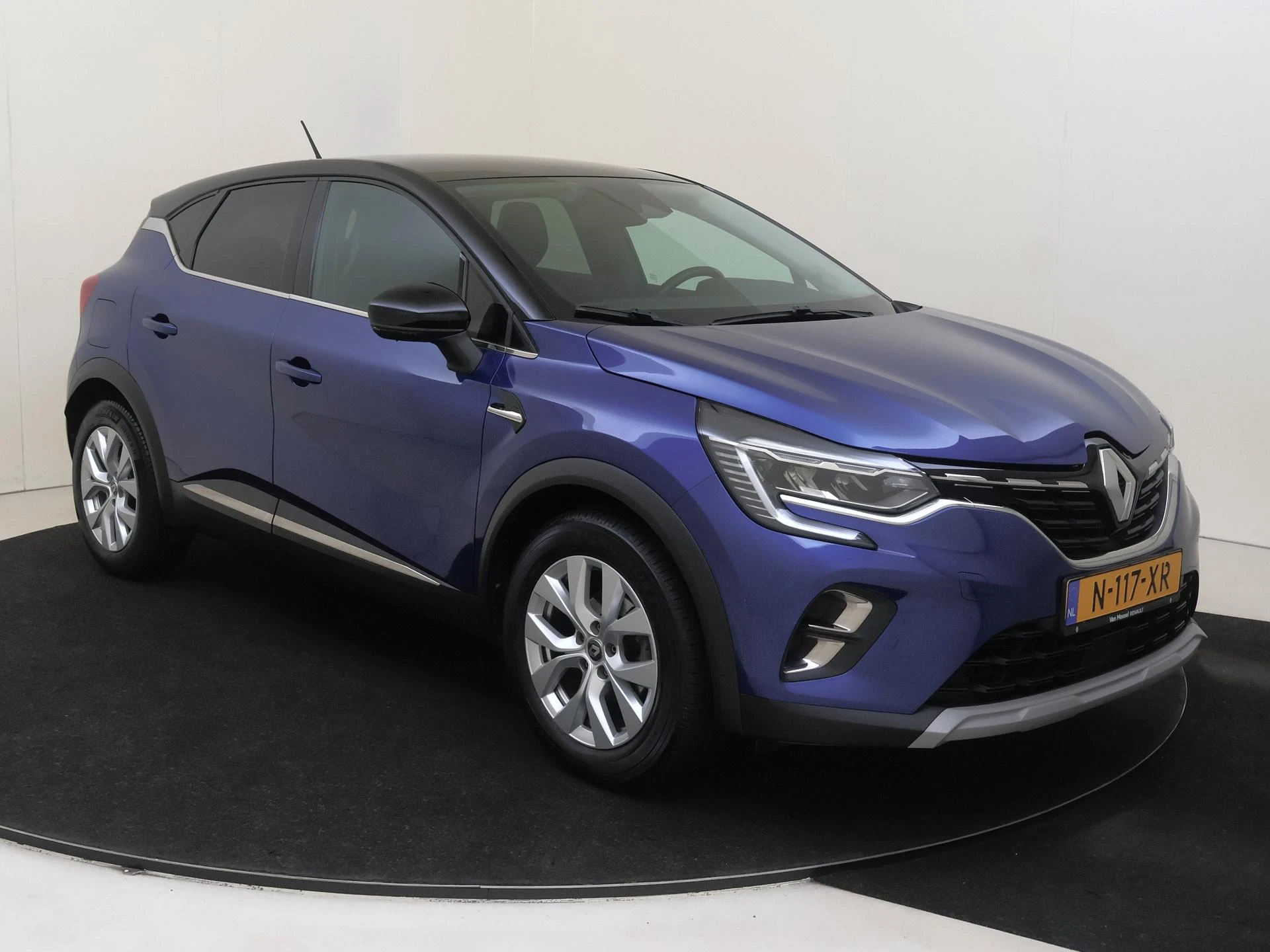 Renault Captur met kenteken 61100 – autofoto 3