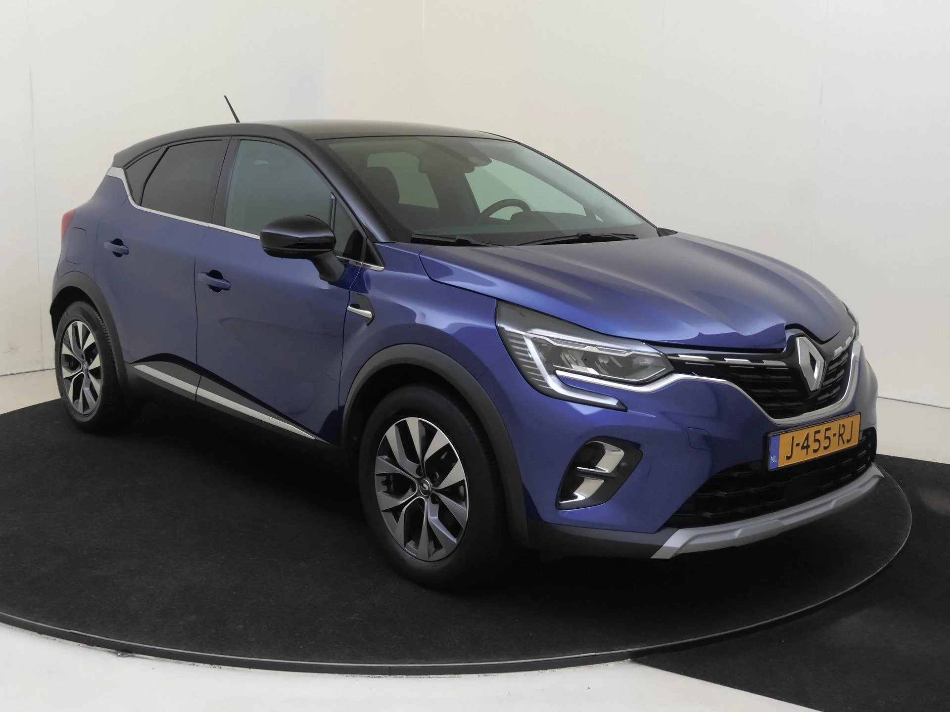 Renault Captur met kenteken 61100 – autofoto 3