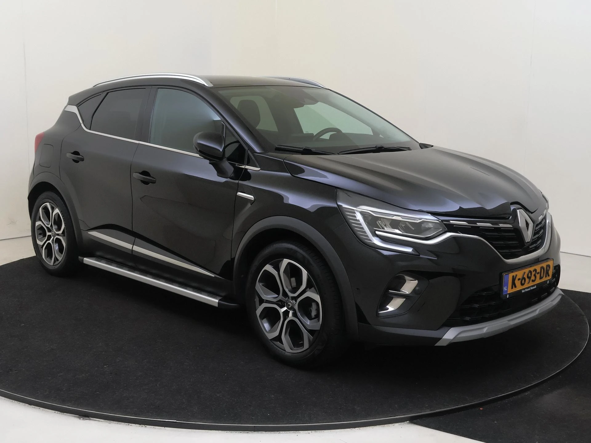 Renault Captur met kenteken 61100 – autofoto 3
