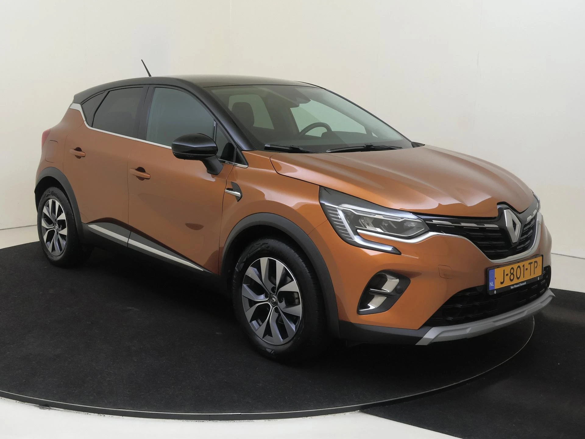Renault Captur met kenteken 61100 – autofoto 3