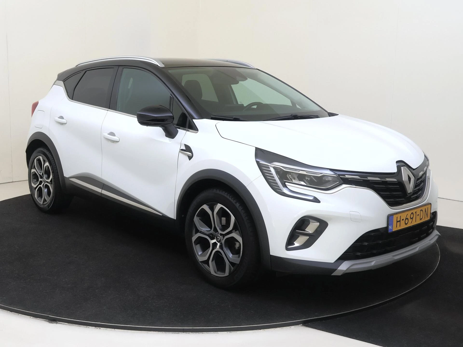 Renault Captur met kenteken 61100 – autofoto 3