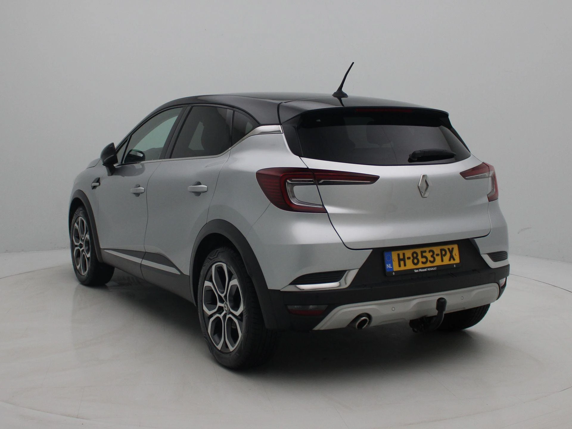 Renault Captur met kenteken 61100 – autofoto 3