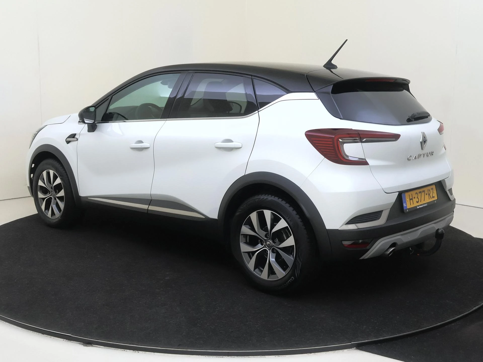 Renault Captur met kenteken 61100 – autofoto 4